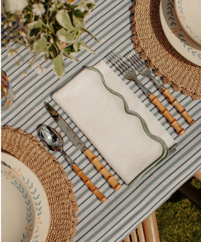 Serviette en lin festonnée