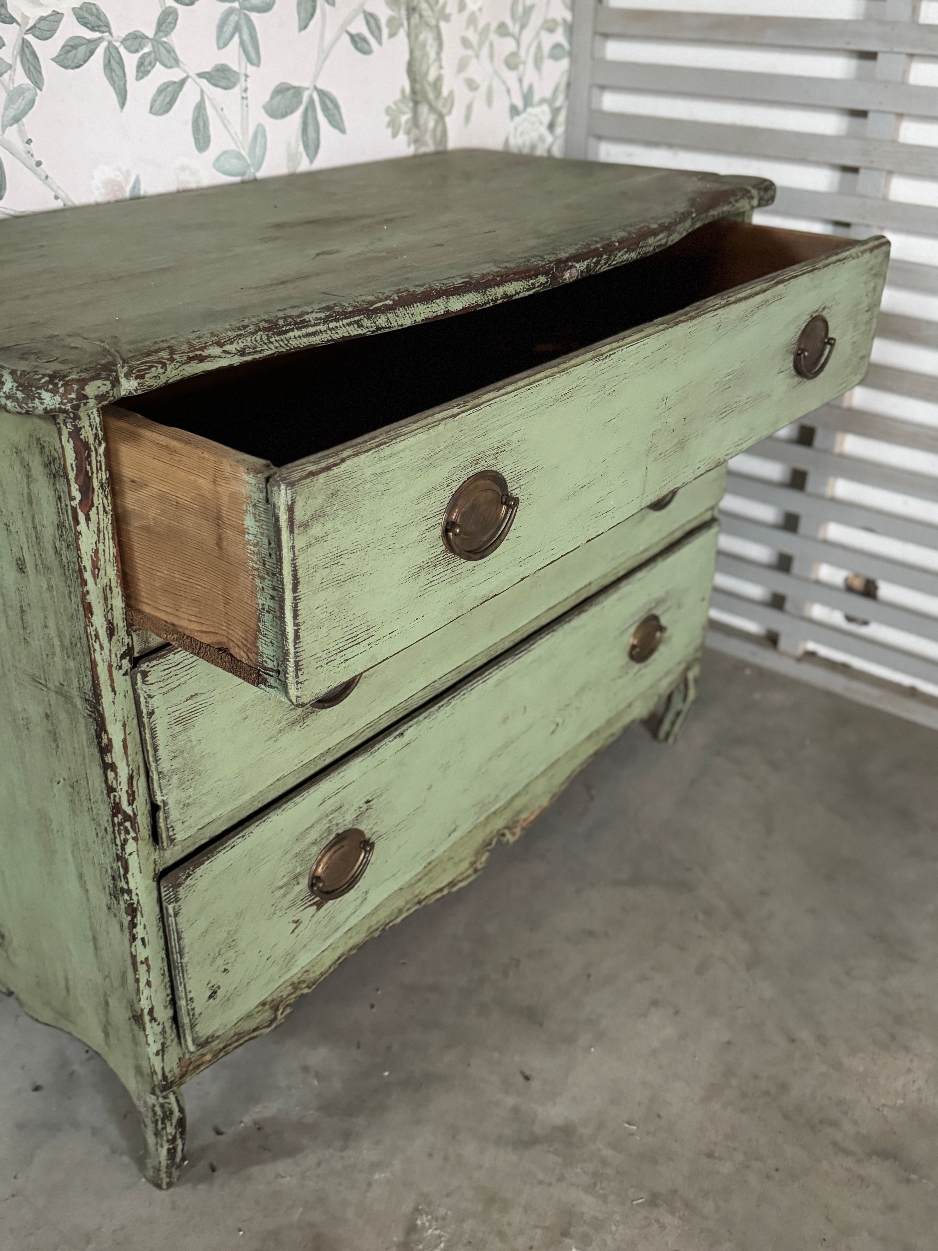 Commode baroque suédoise des années 1880 en vert verdoyant
