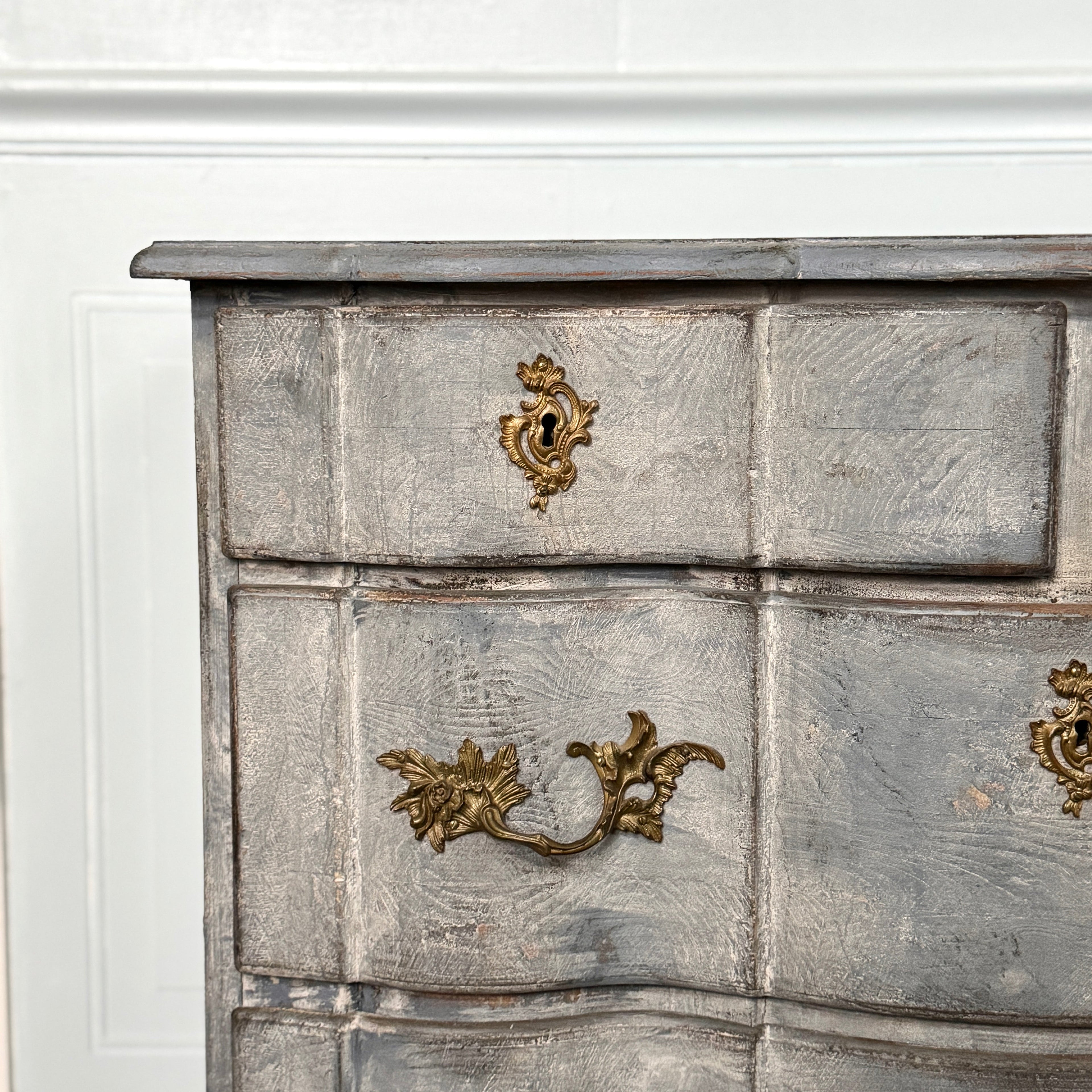 Superbe commode baroque suédoise bleue des années 1880 en finition d'origine