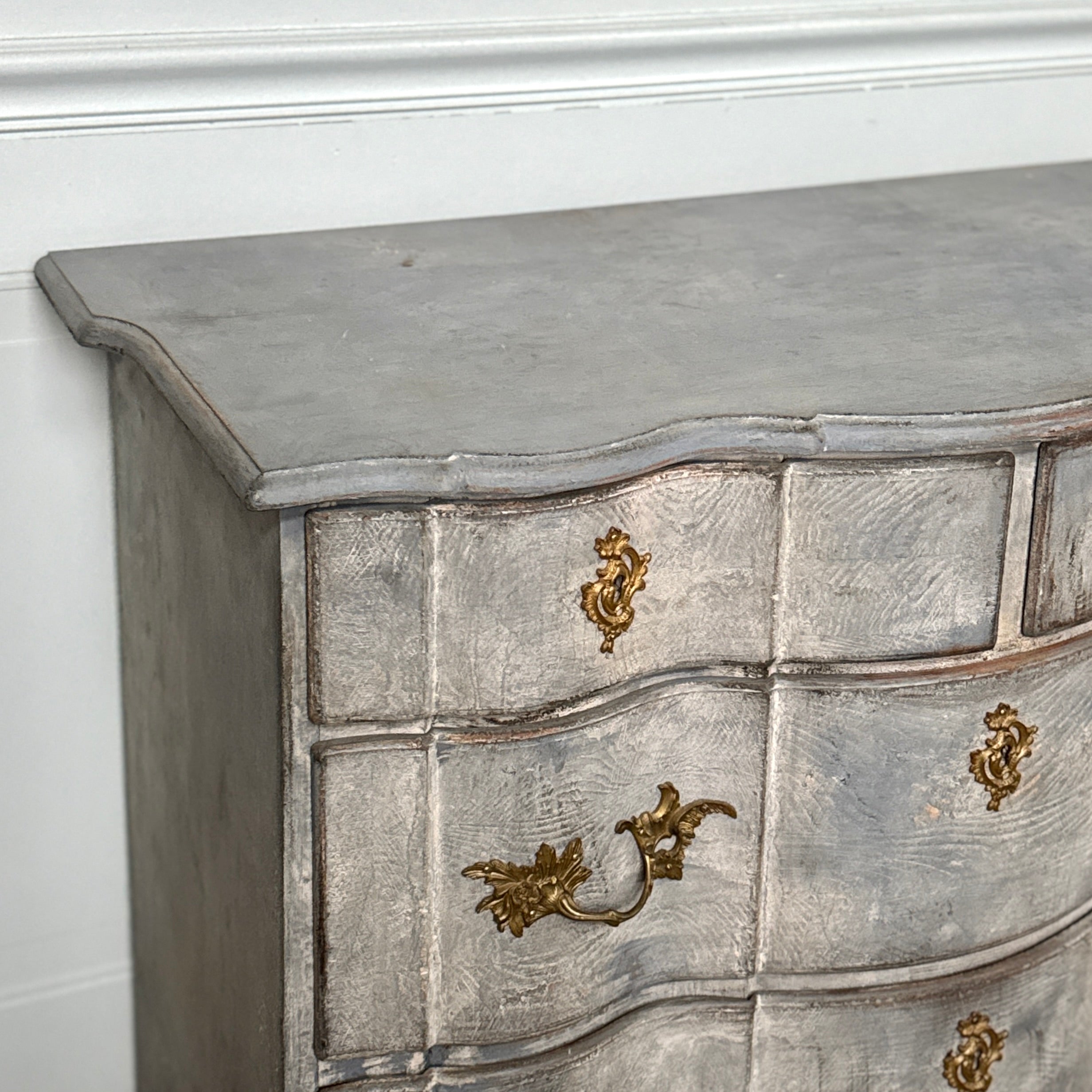 Superbe commode baroque suédoise bleue des années 1880 en finition d'origine