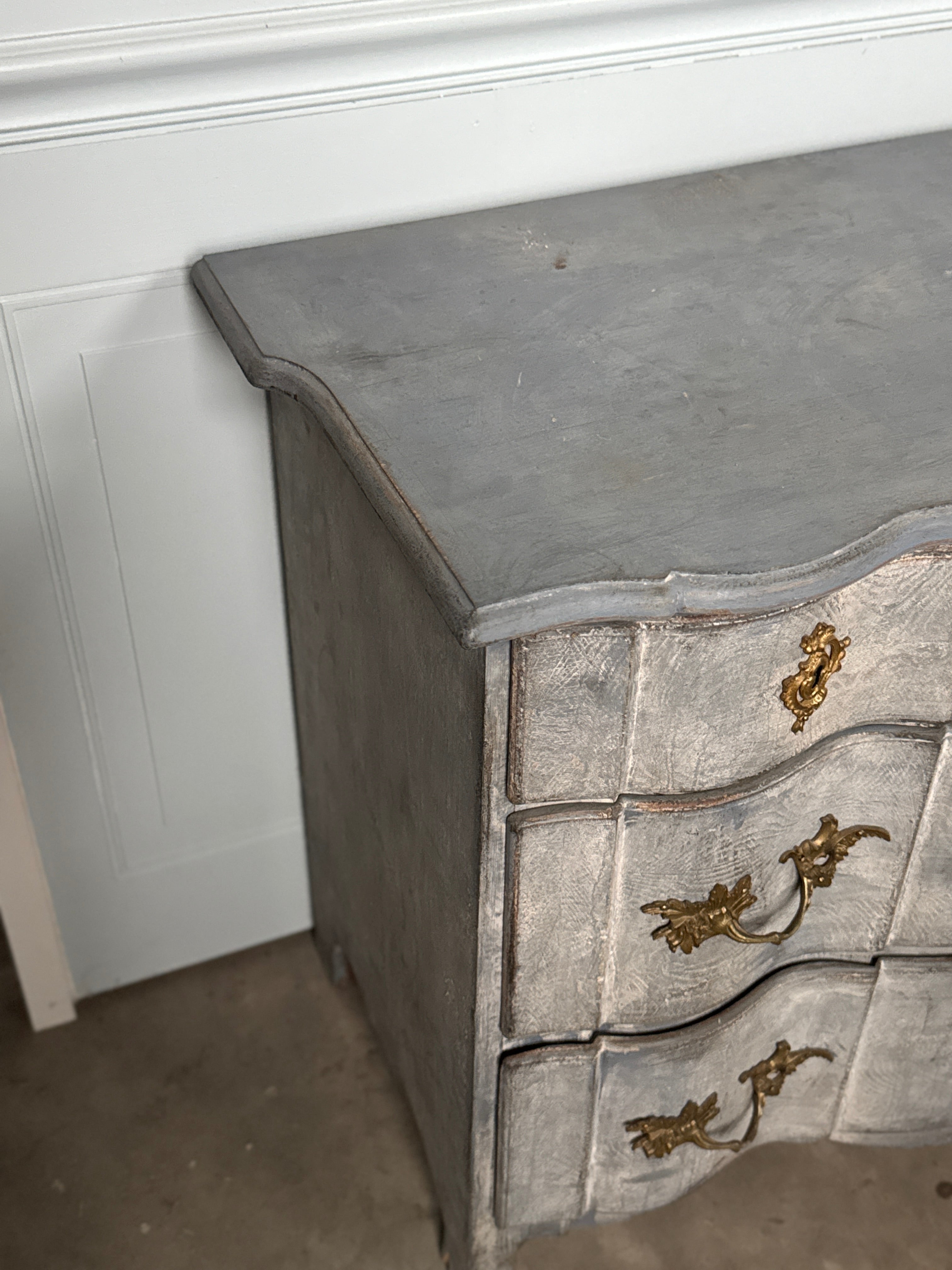 Superbe commode baroque suédoise bleue des années 1880 en finition d'origine