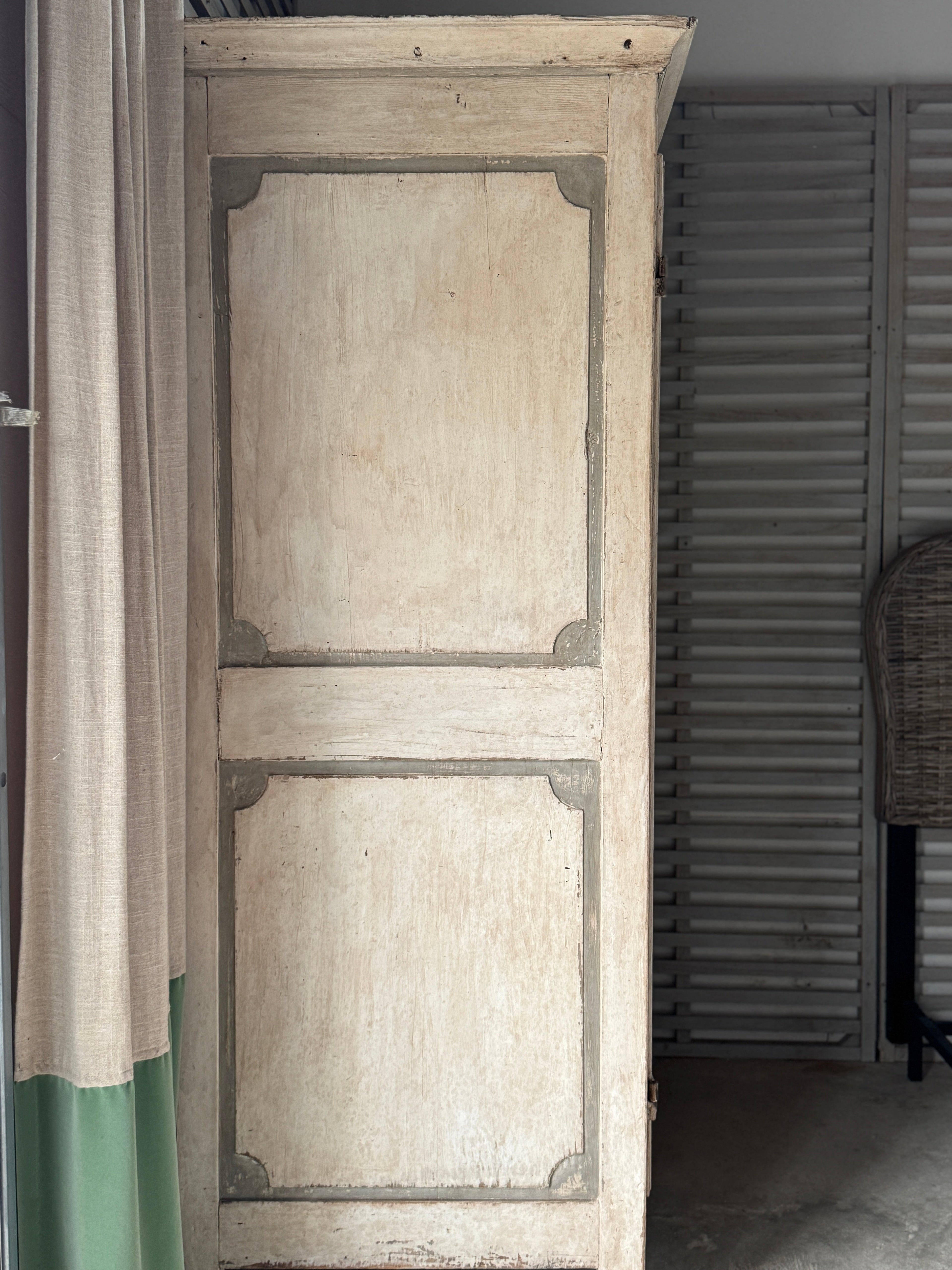 Armoire peinte italienne du XIXe siècle