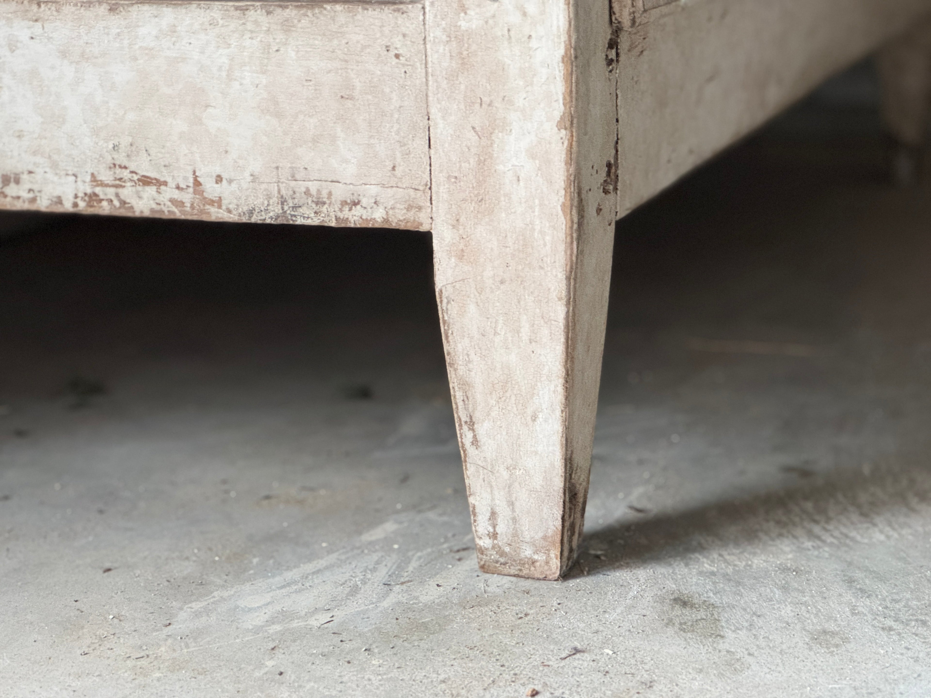 Armoire peinte italienne du XIXe siècle