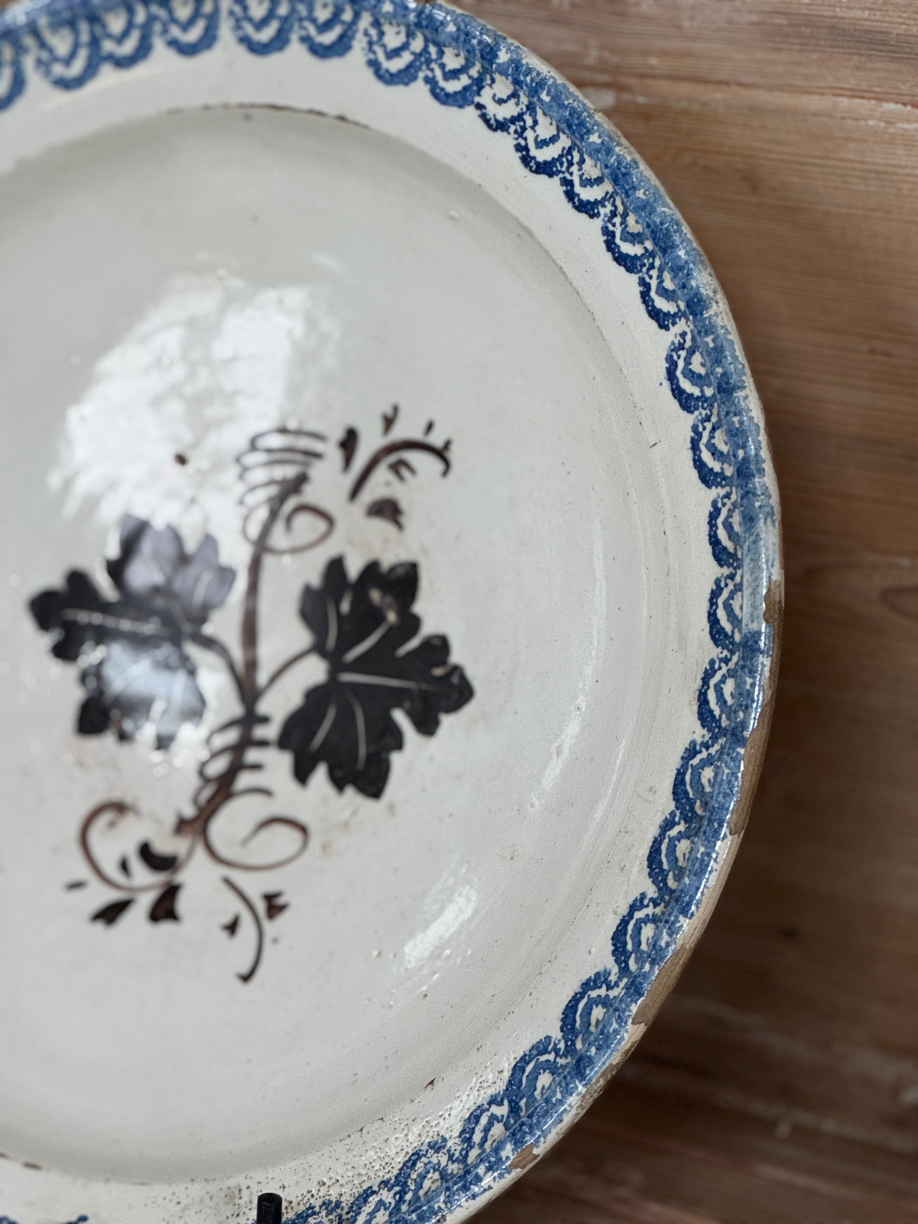 Ensemble de 5 assiettes du XIXe siècle provenant des Pouilles, en Italie