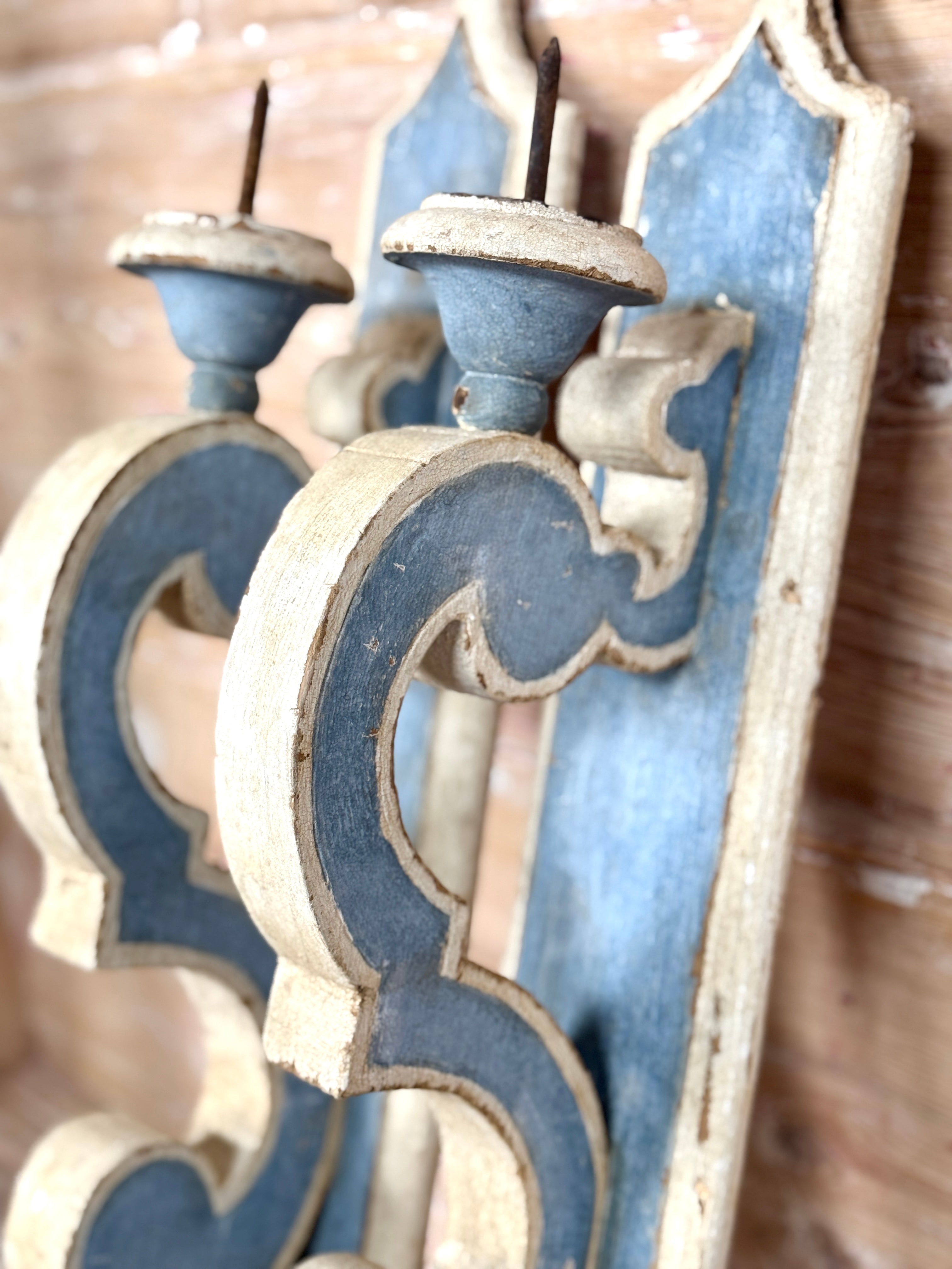 Appliques en bois italien peintes à la main (paire)