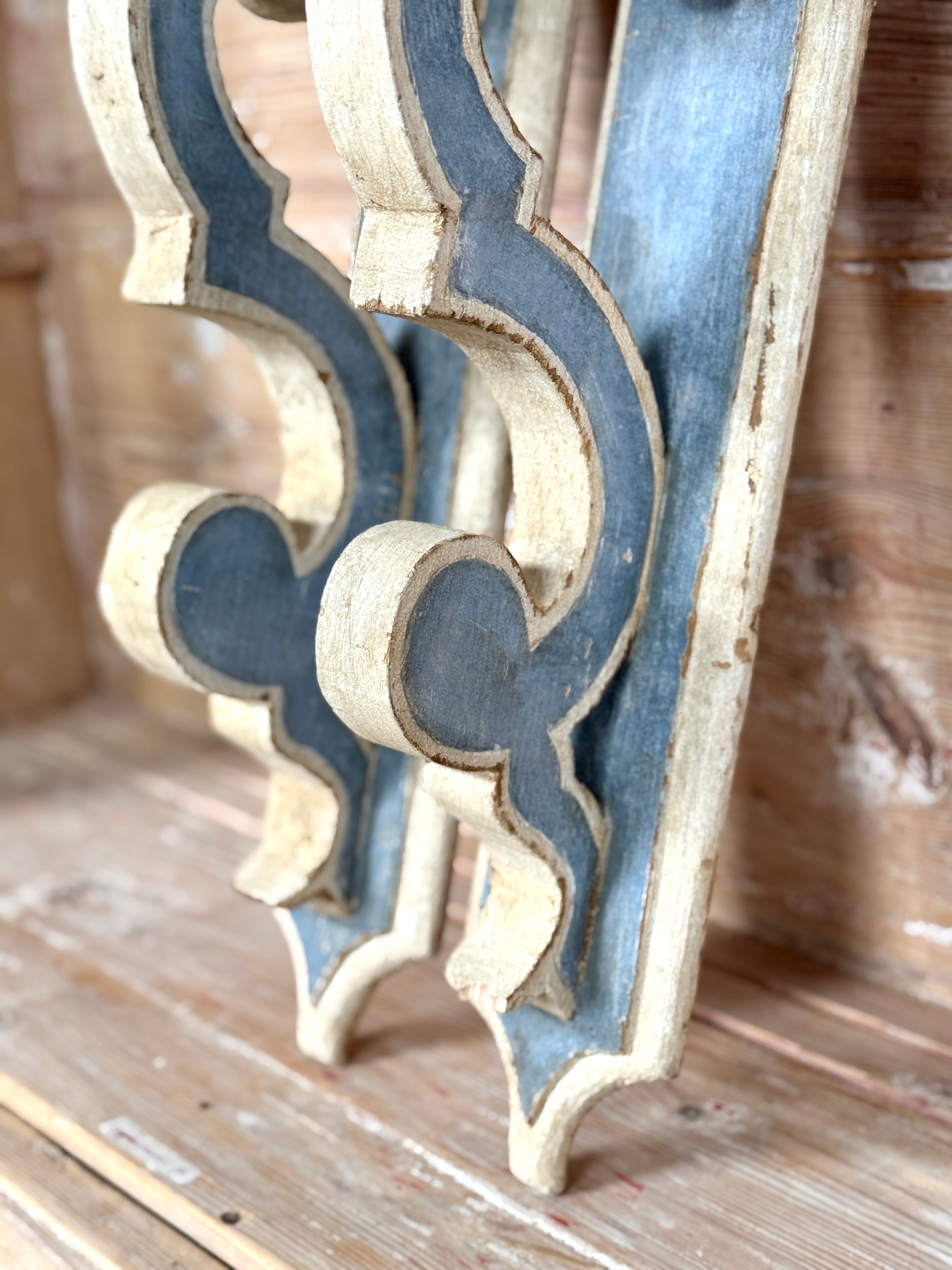 Appliques en bois italien peintes à la main (paire)