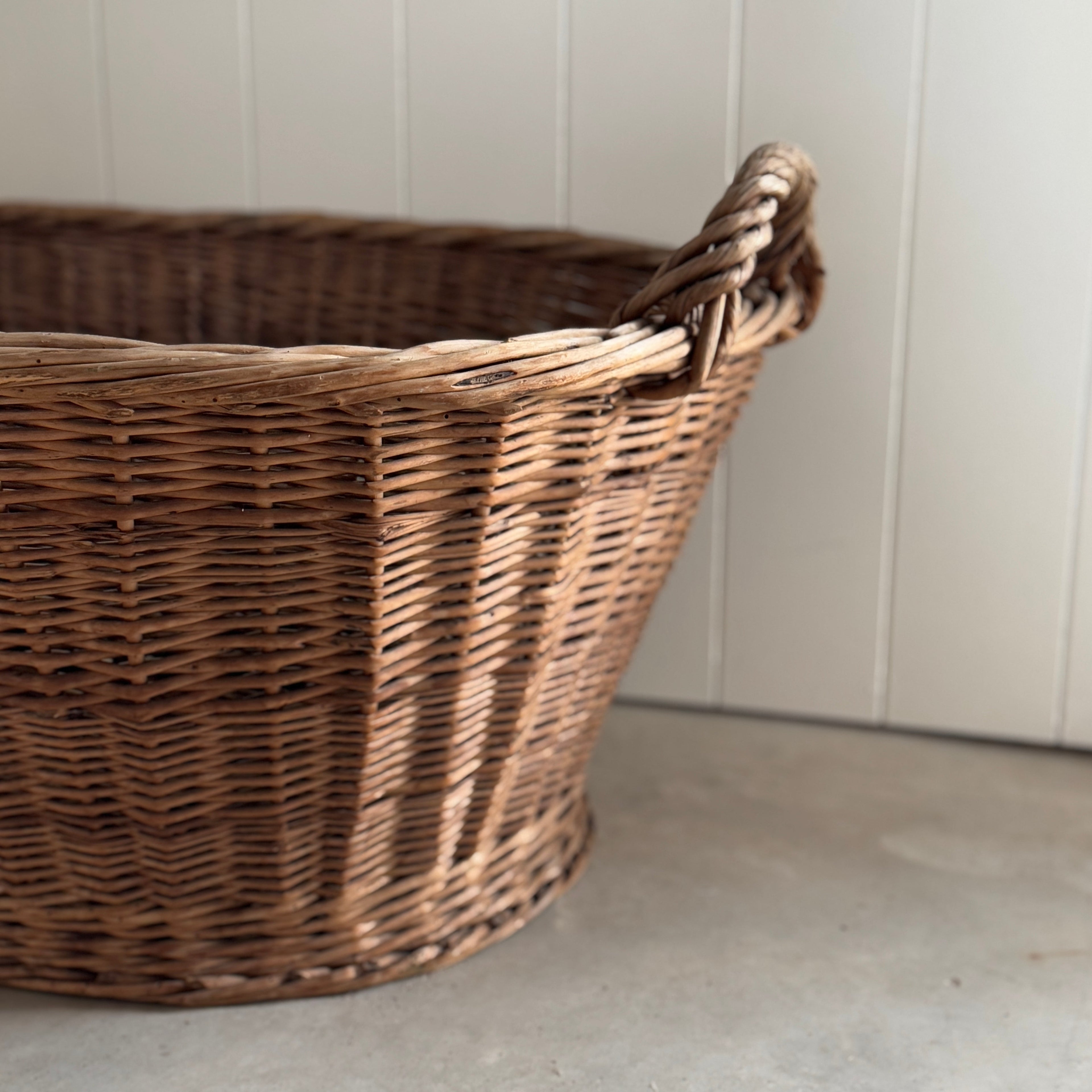 Panier à linge vintage en osier belge