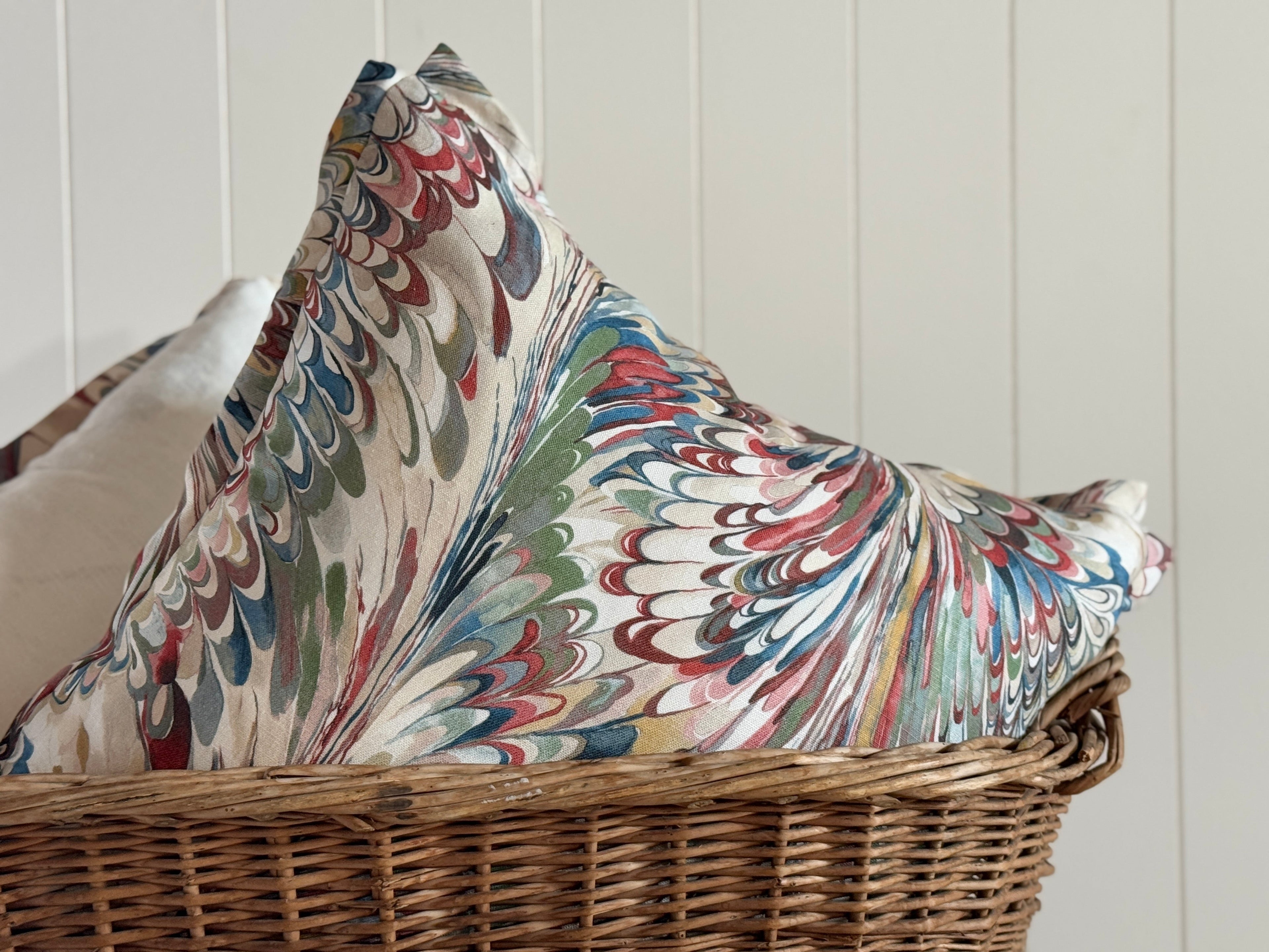 Housse de coussin marbrée avec bride assortie