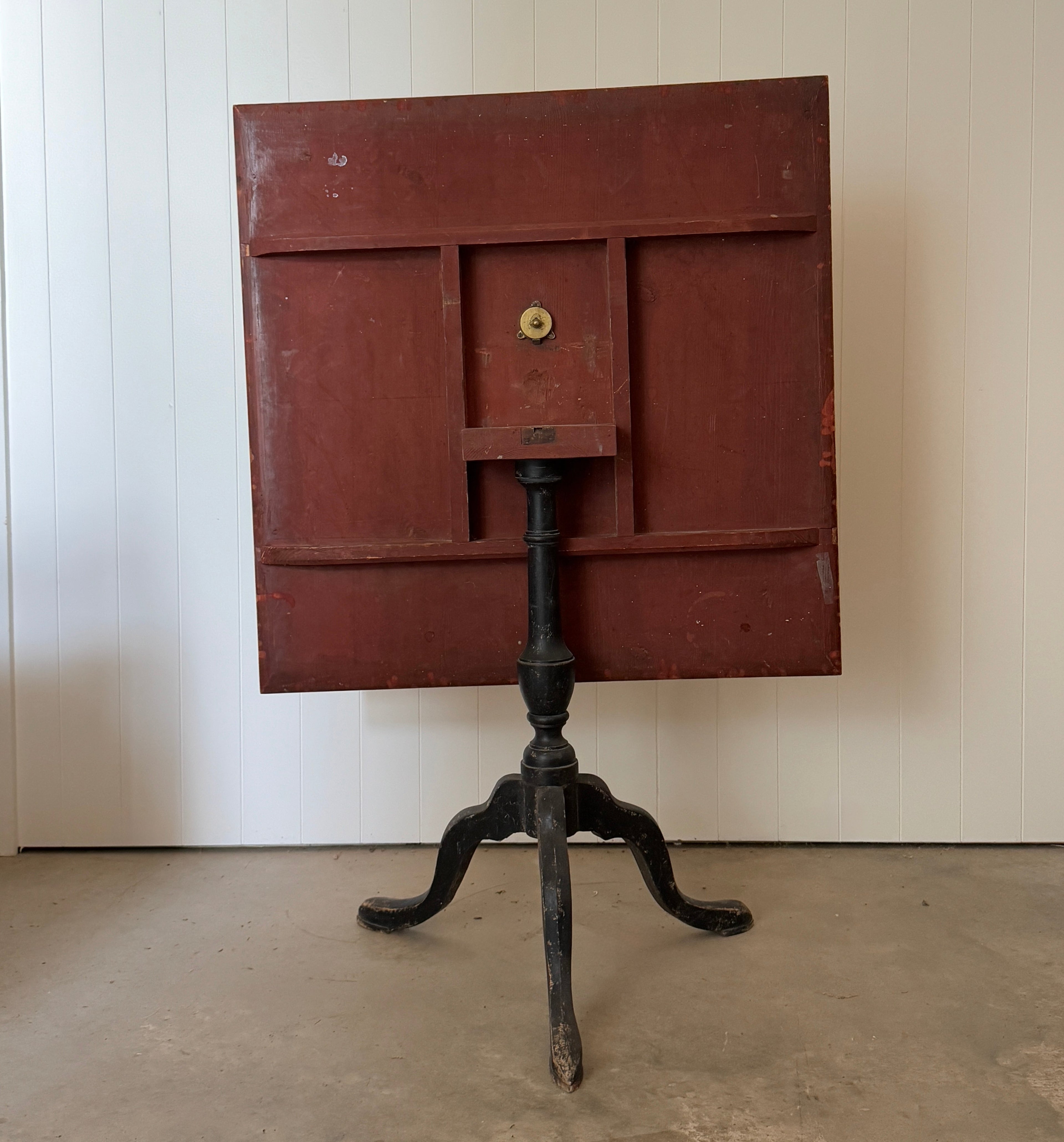 Table suédoise antique à plateau basculant en racine d'aulne blanchie, vers 1920