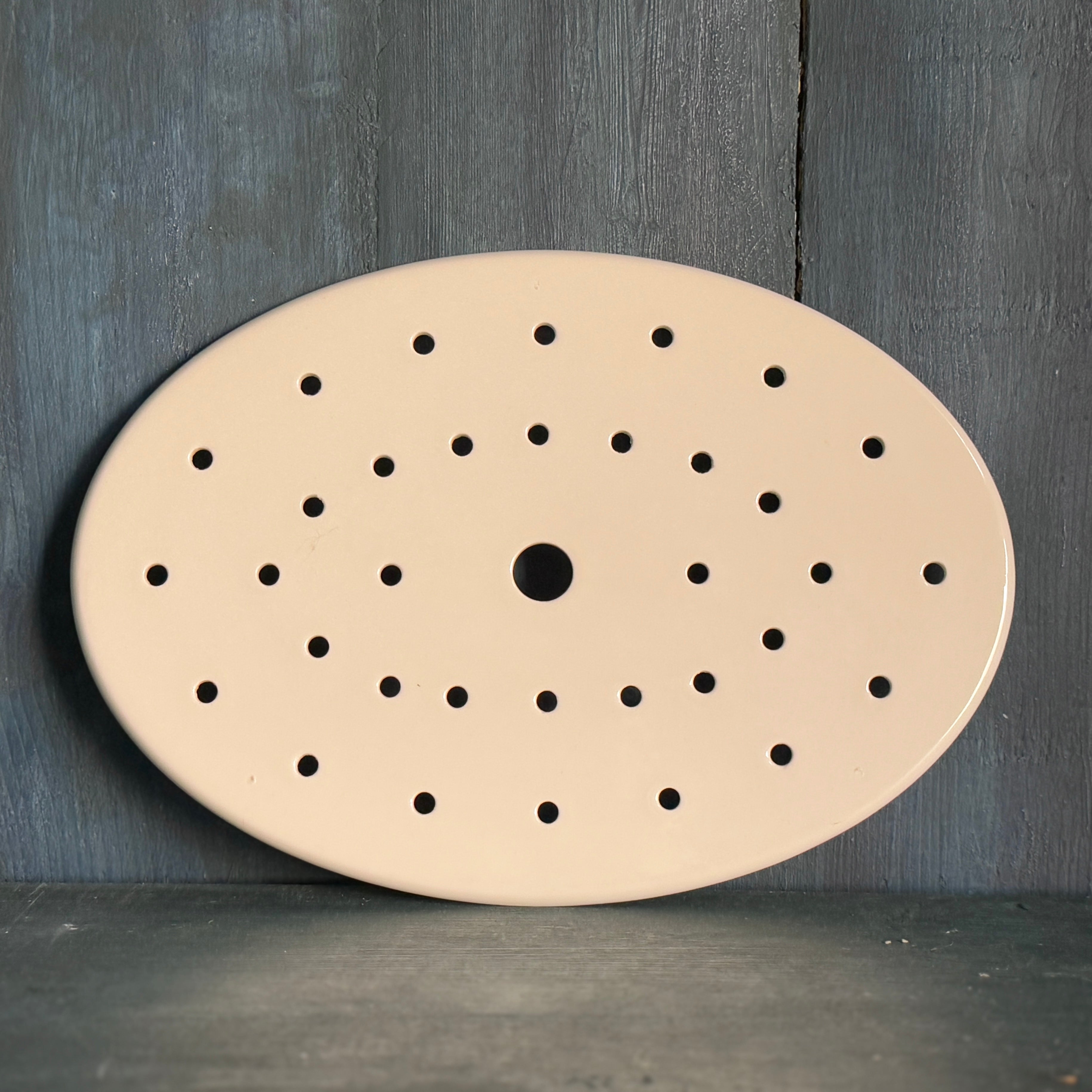 Passoire antique en grès ferreux belge