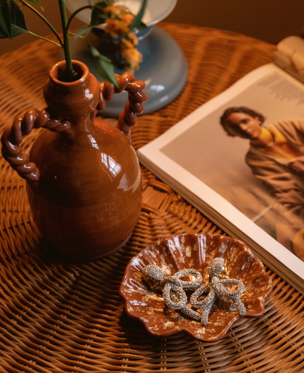 Plat à coquillages éclaboussés