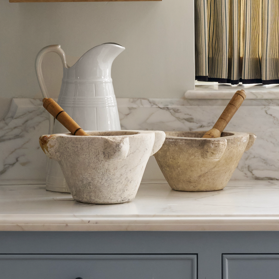 Grand mortier et pilon en pierre vintage