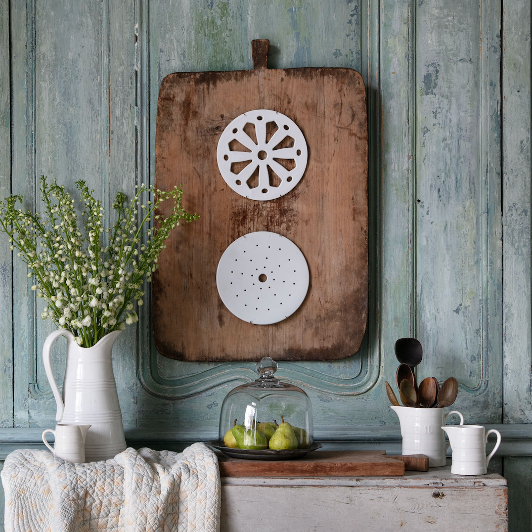 Passoire antique en grès ferreux belge