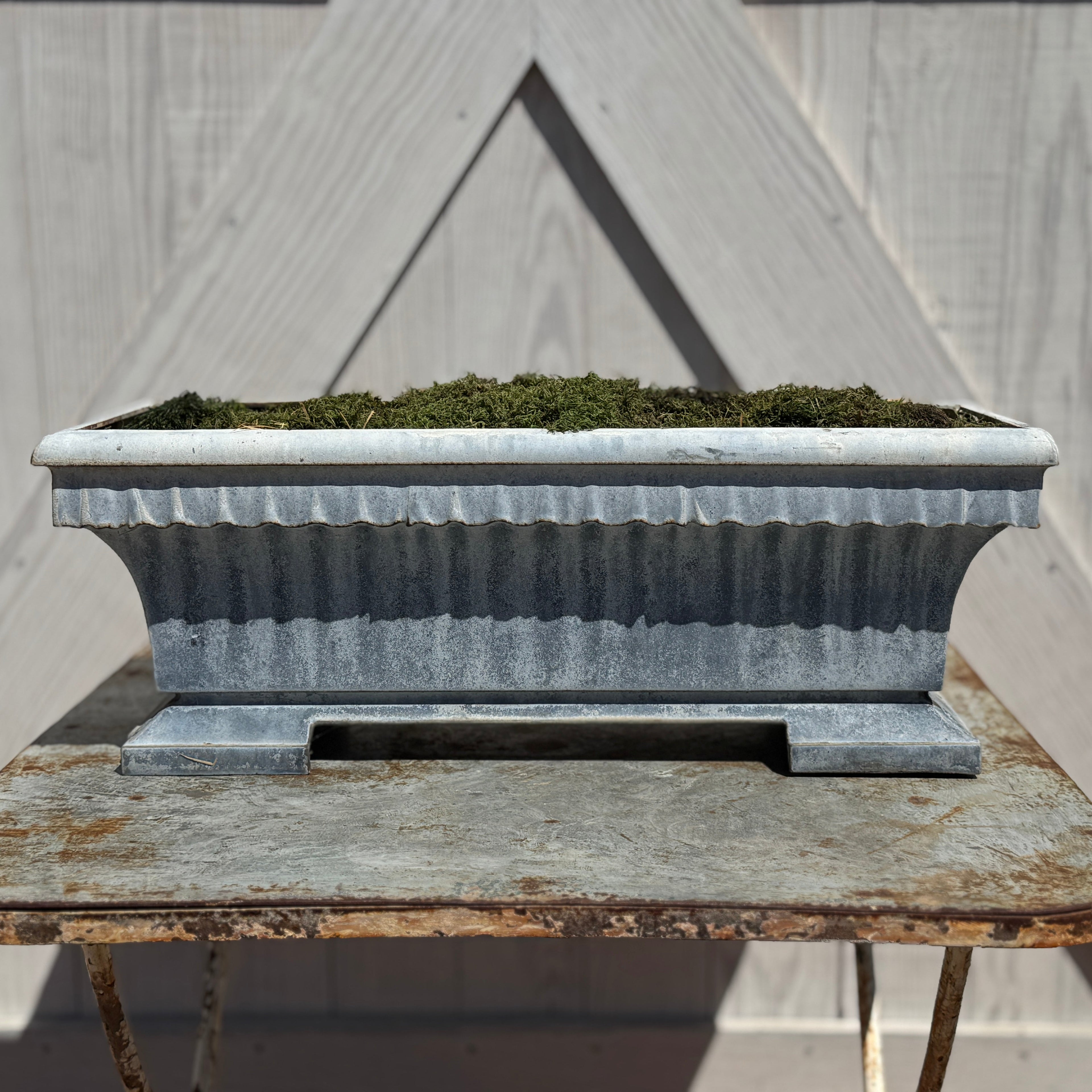 Jardinière ancienne française en zinc bleu sur pied