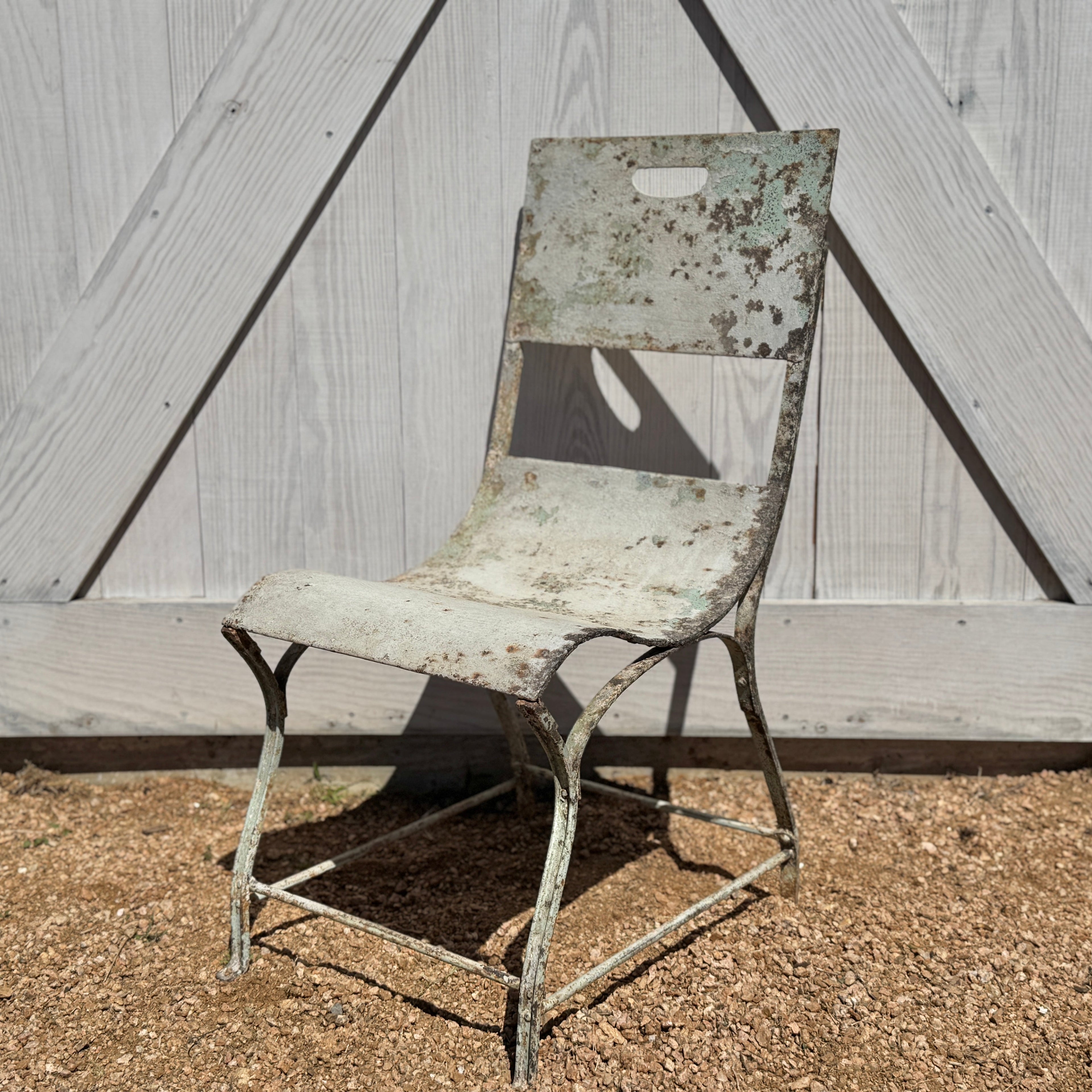 Paire de chaises de jardin anciennes en métal français