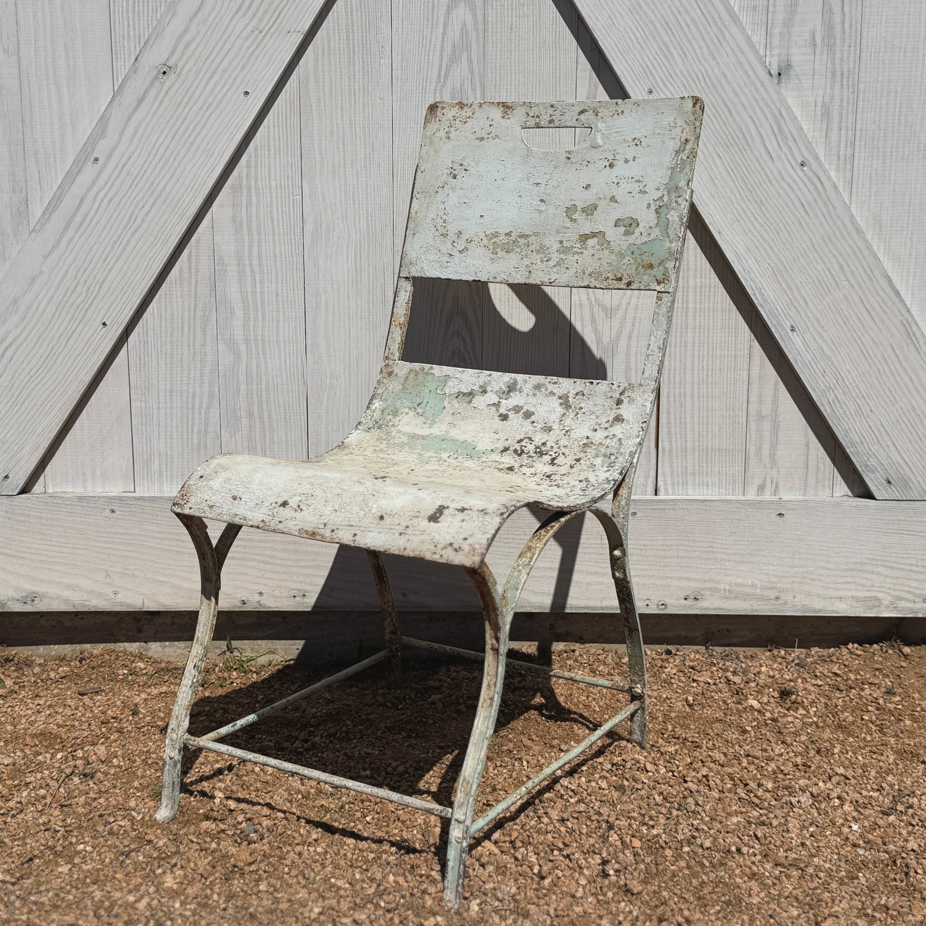 Paire de chaises de jardin anciennes en métal français