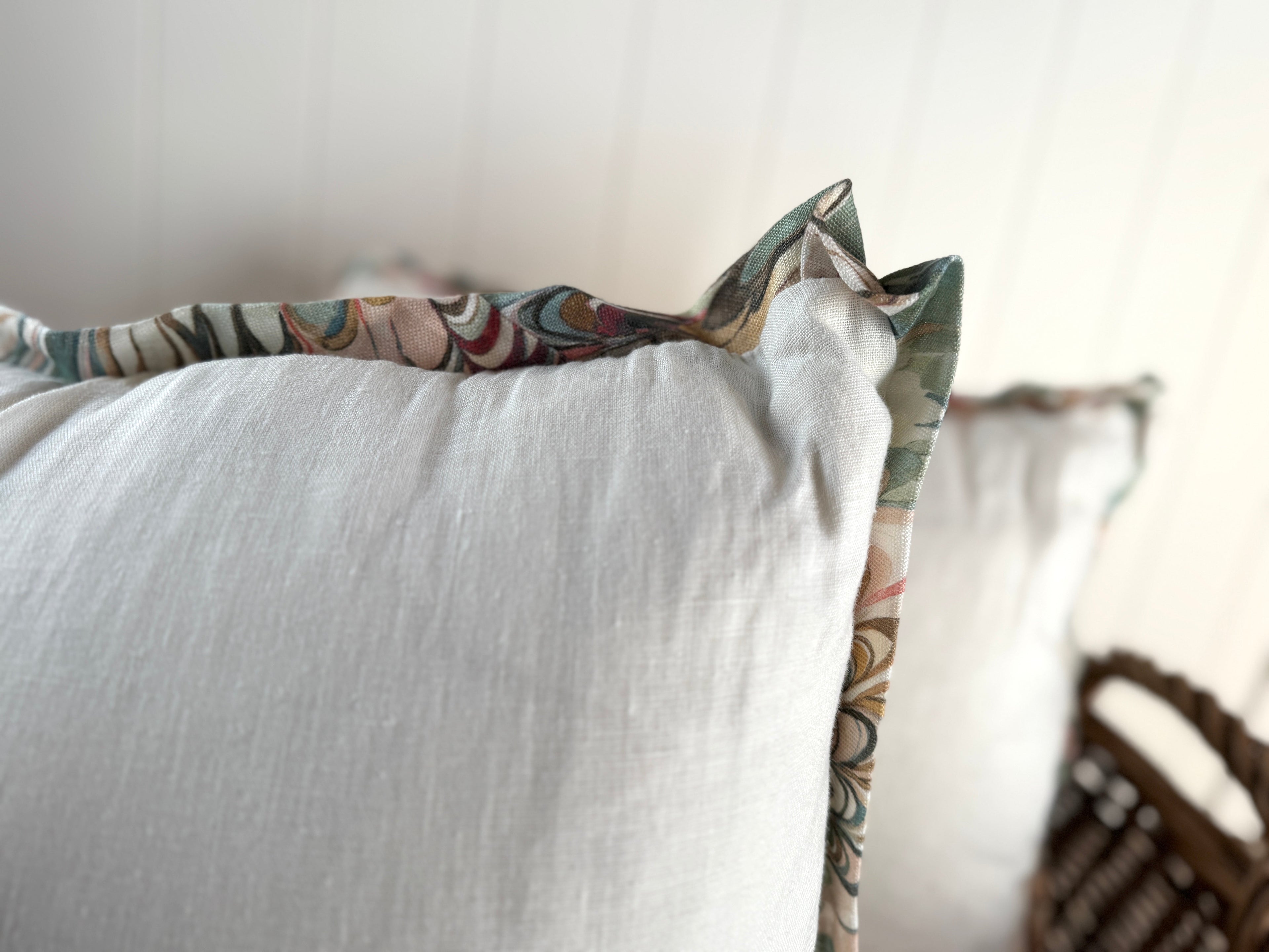 Housse de coussin en lin avec bordure marbrée
