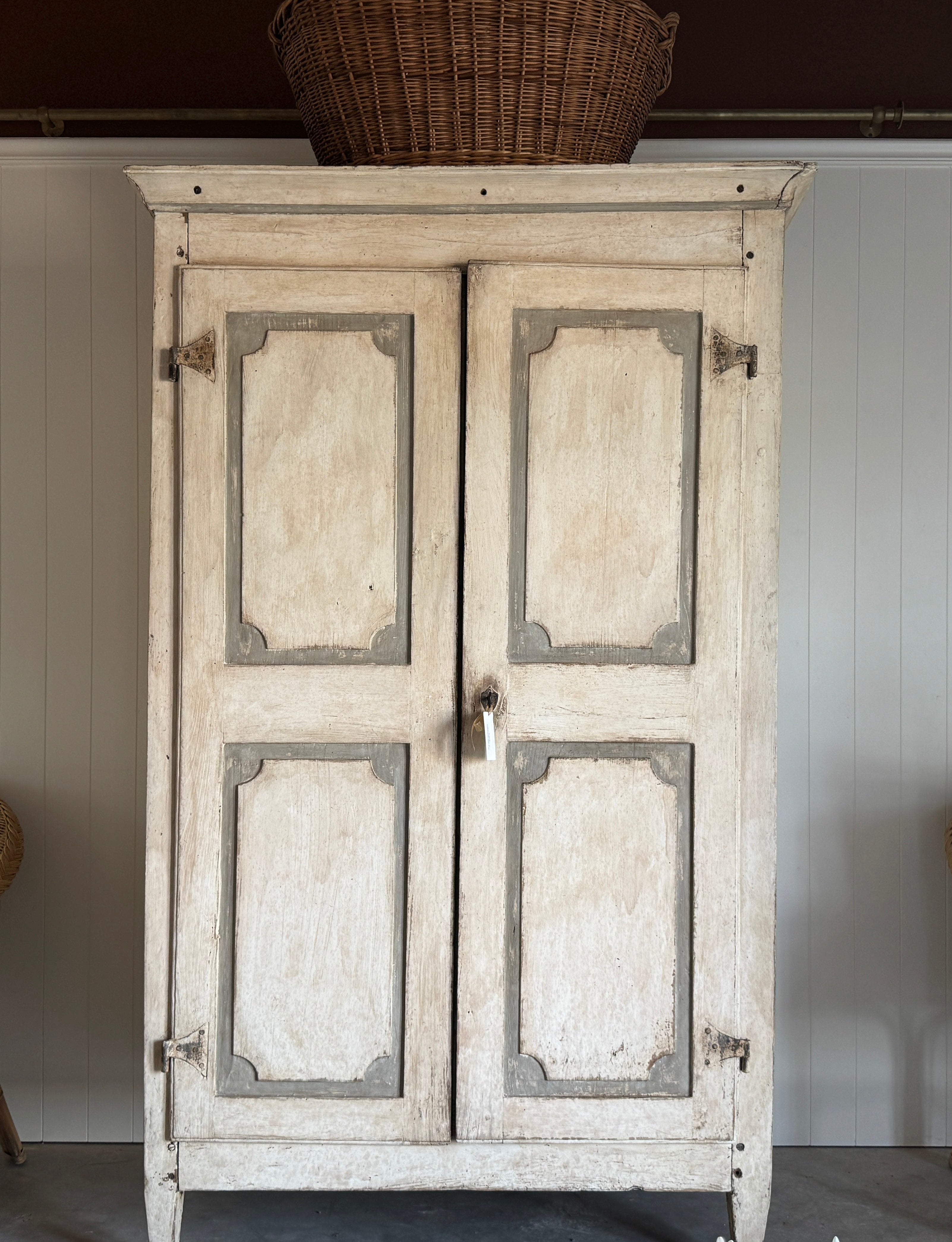 Armoire peinte italienne du XIXe siècle