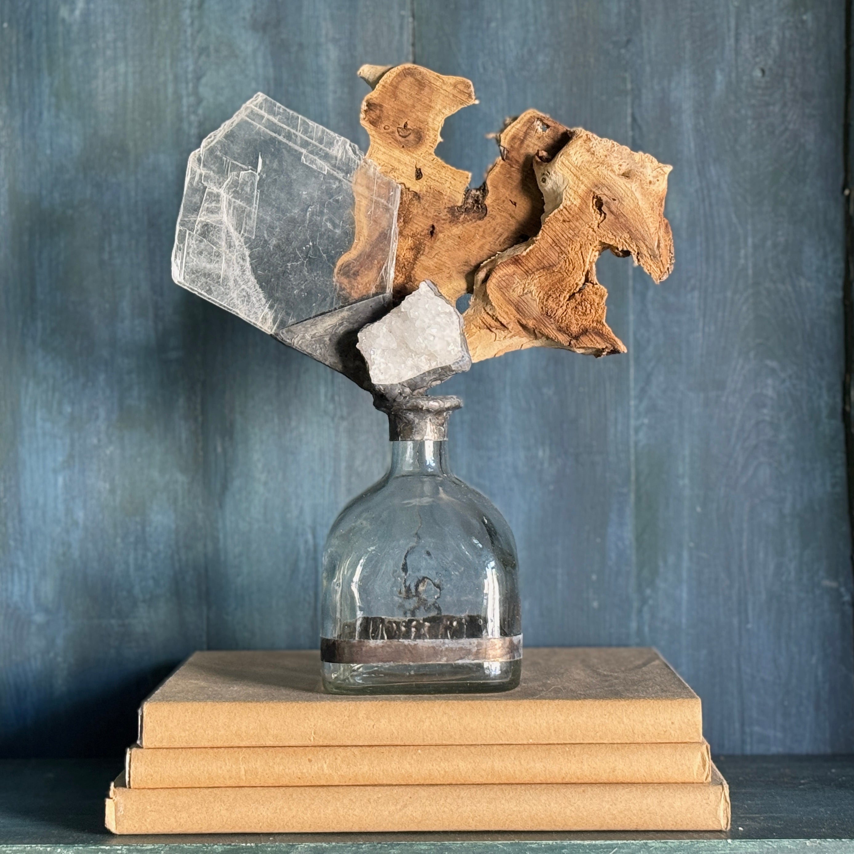 Bouteille sculptée en bois flotté fabriquée à la main