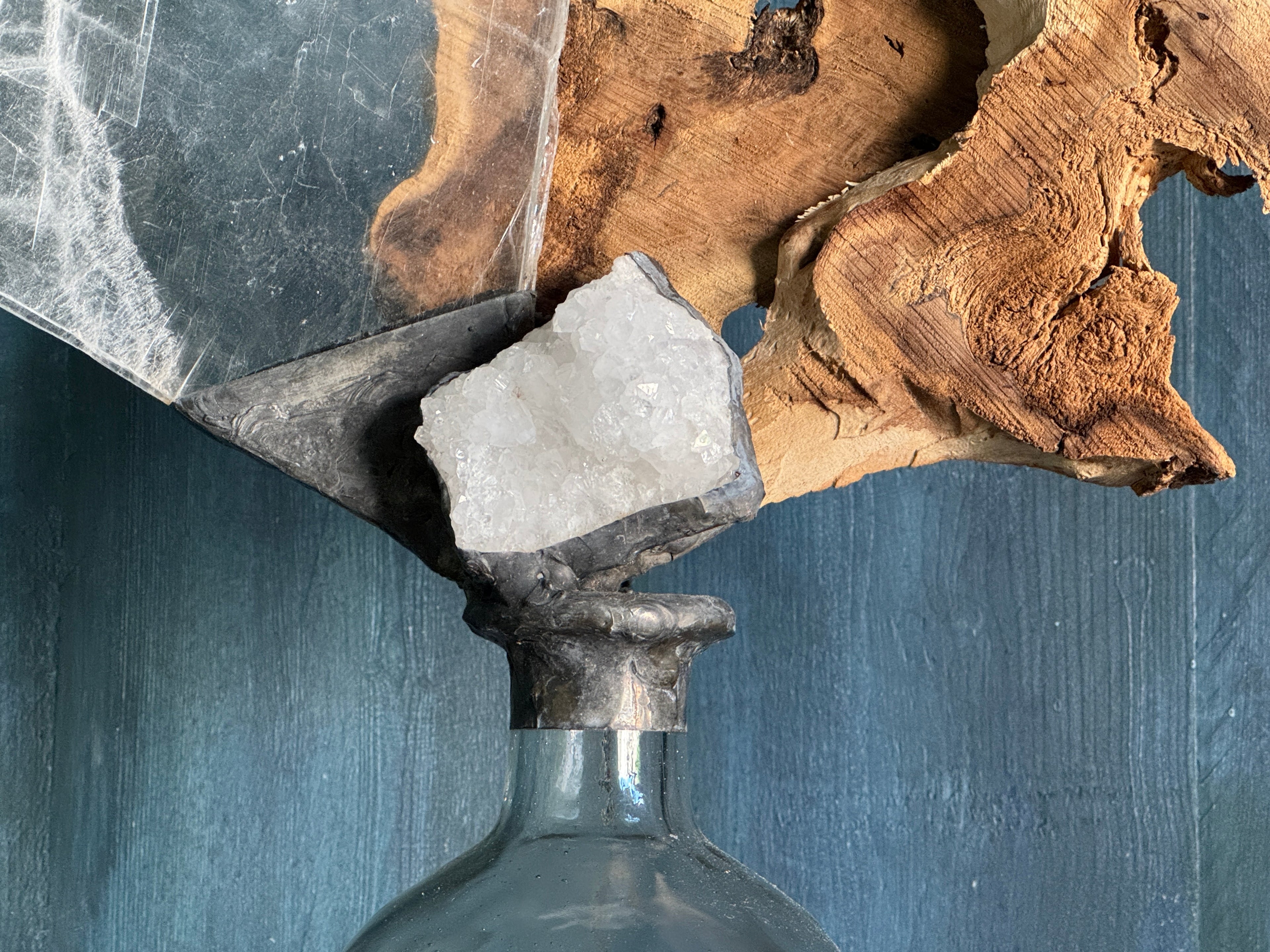 Bouteille sculptée en bois flotté fabriquée à la main