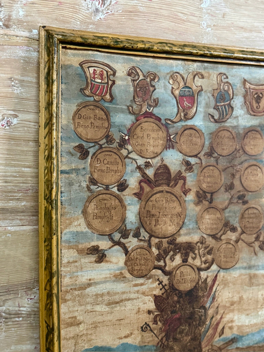 Paire d'arbres généalogiques peints à la main avec armoiries du XVIIIe siècle