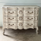 Commode française du XIXe siècle, blanchie à la chaux