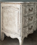 Commode française du XIXe siècle, blanchie à la chaux