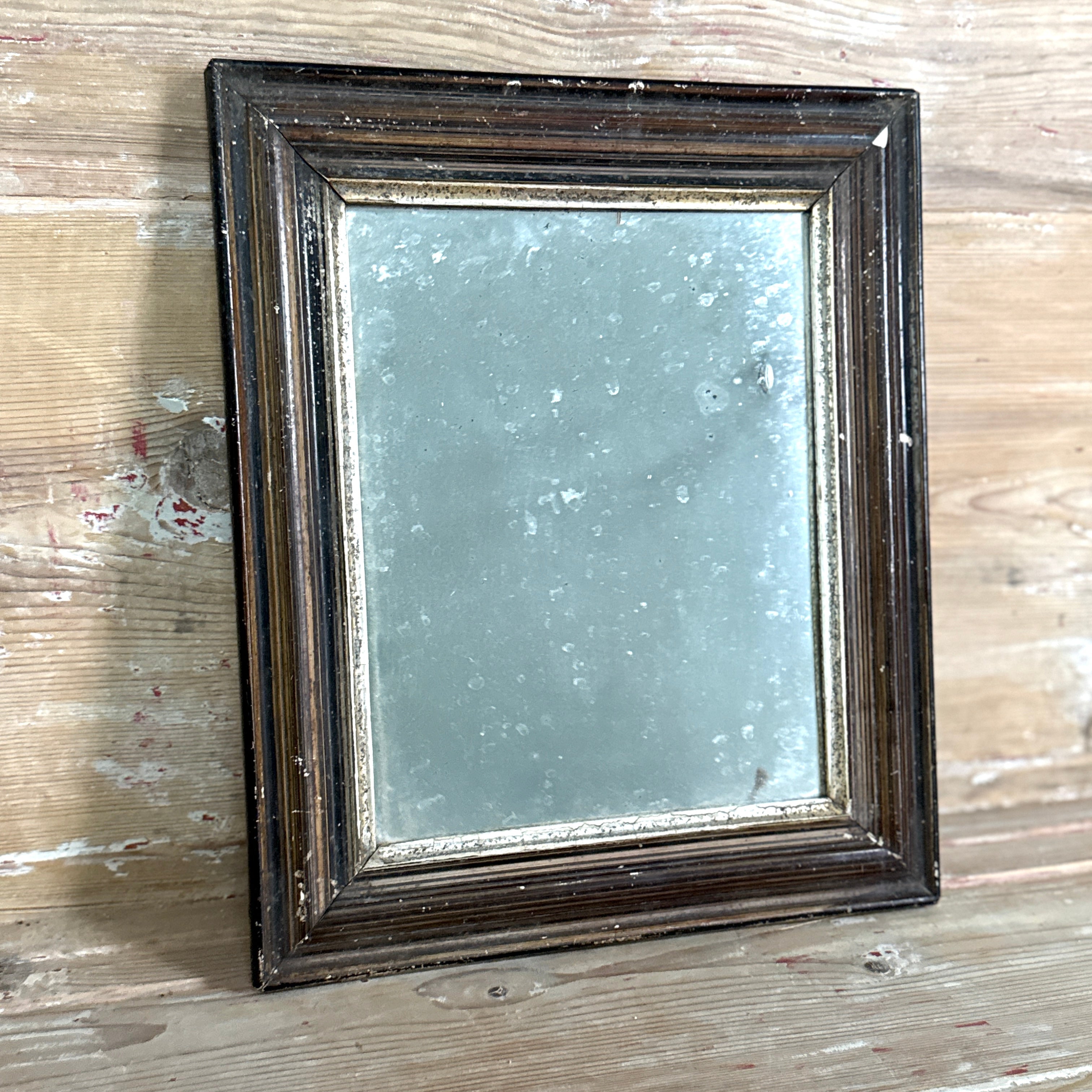 Miroir ancien avec cadre en bois vieilli
