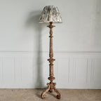 Lampadaire chandelier de style espagnol avec abat-jour plissé marbré