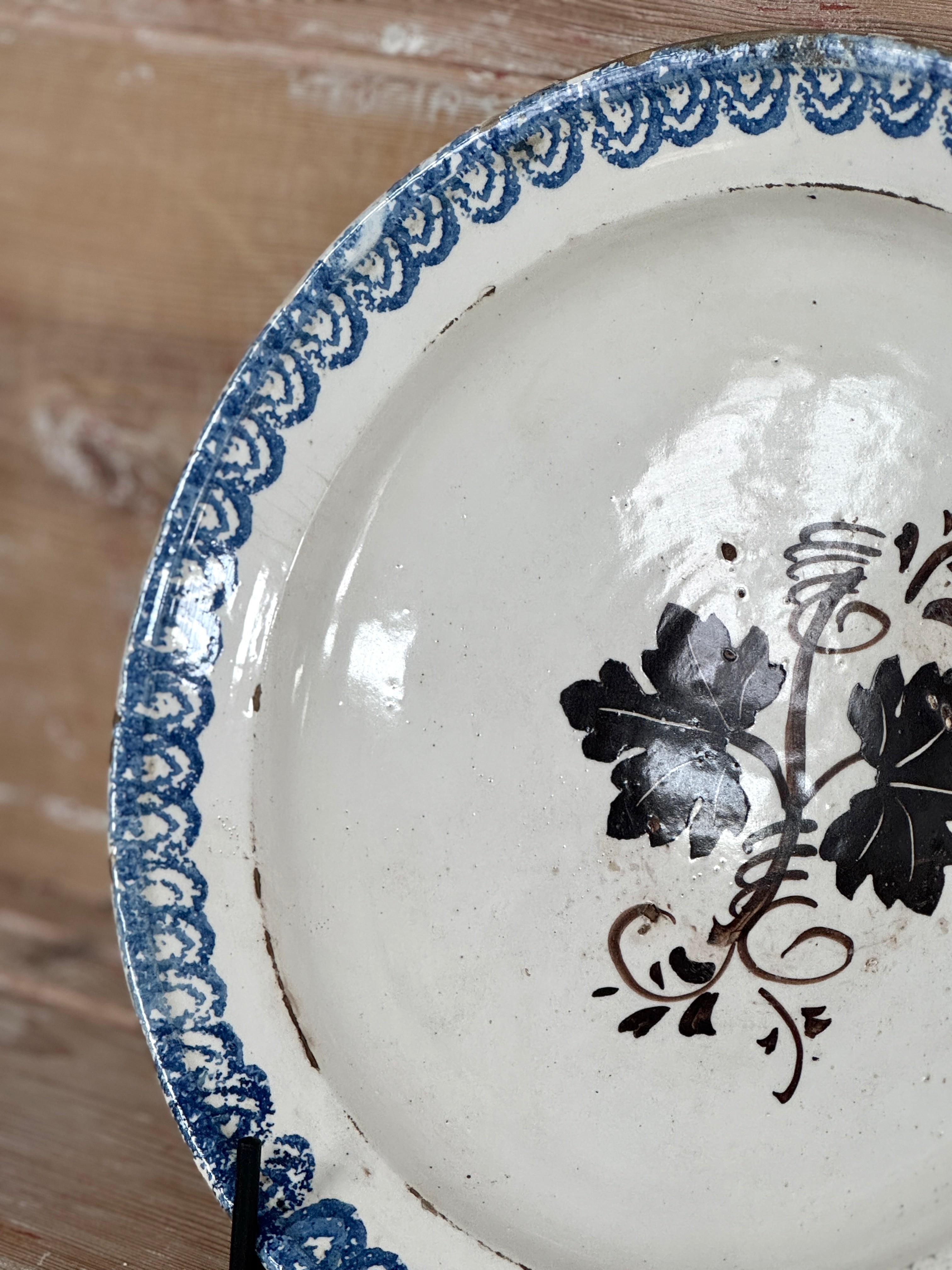 Ensemble de 5 assiettes du XIXe siècle provenant des Pouilles, en Italie