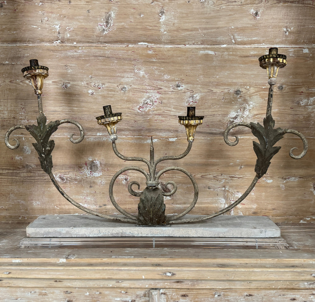 Paire de candélabres italiens sur base acrylique, vers 1700