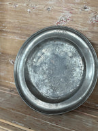 Assiette de présentation en étain antique, Jeux de Loire - XL
