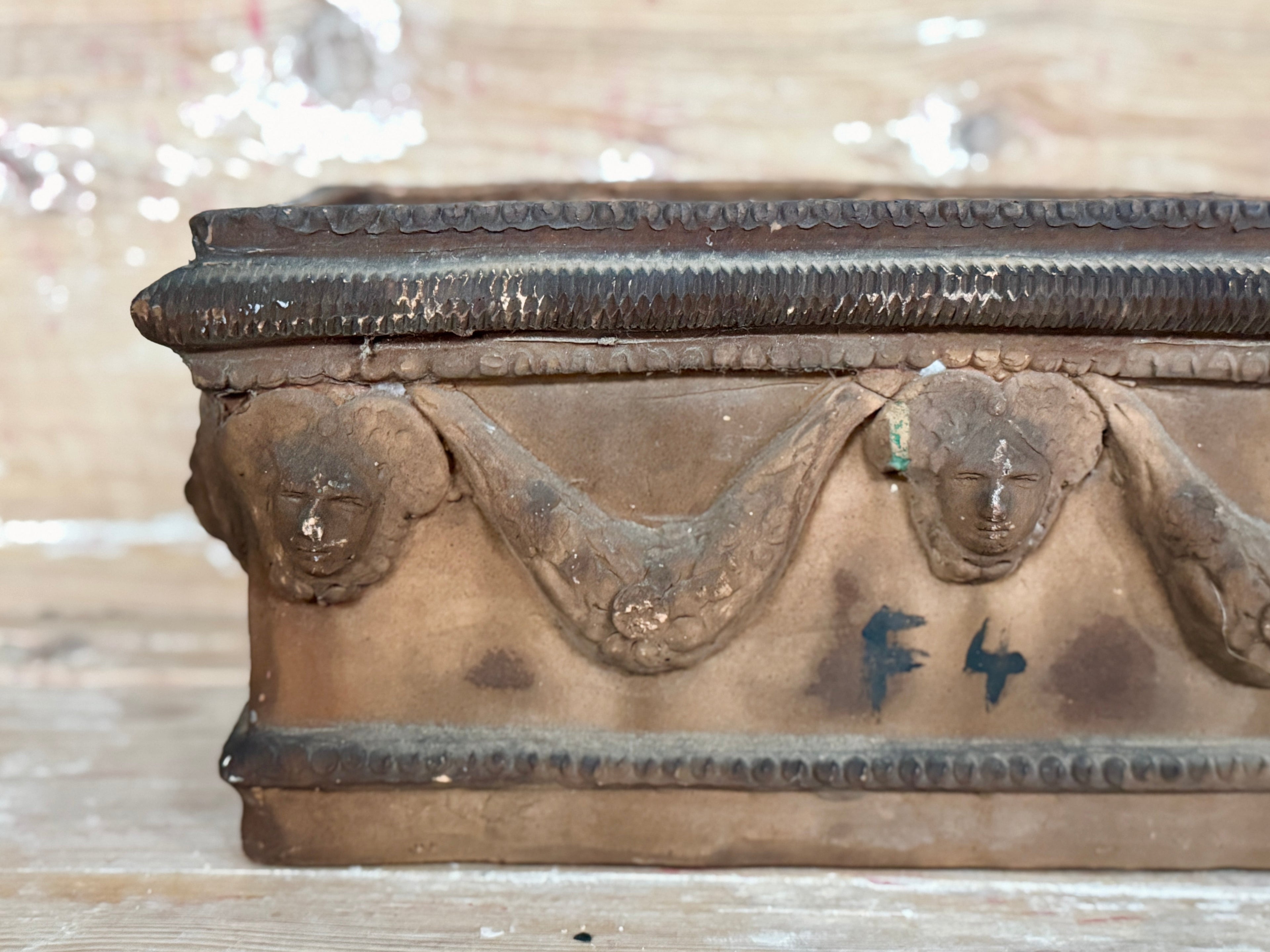 Jardinière italienne antique en terre cuite