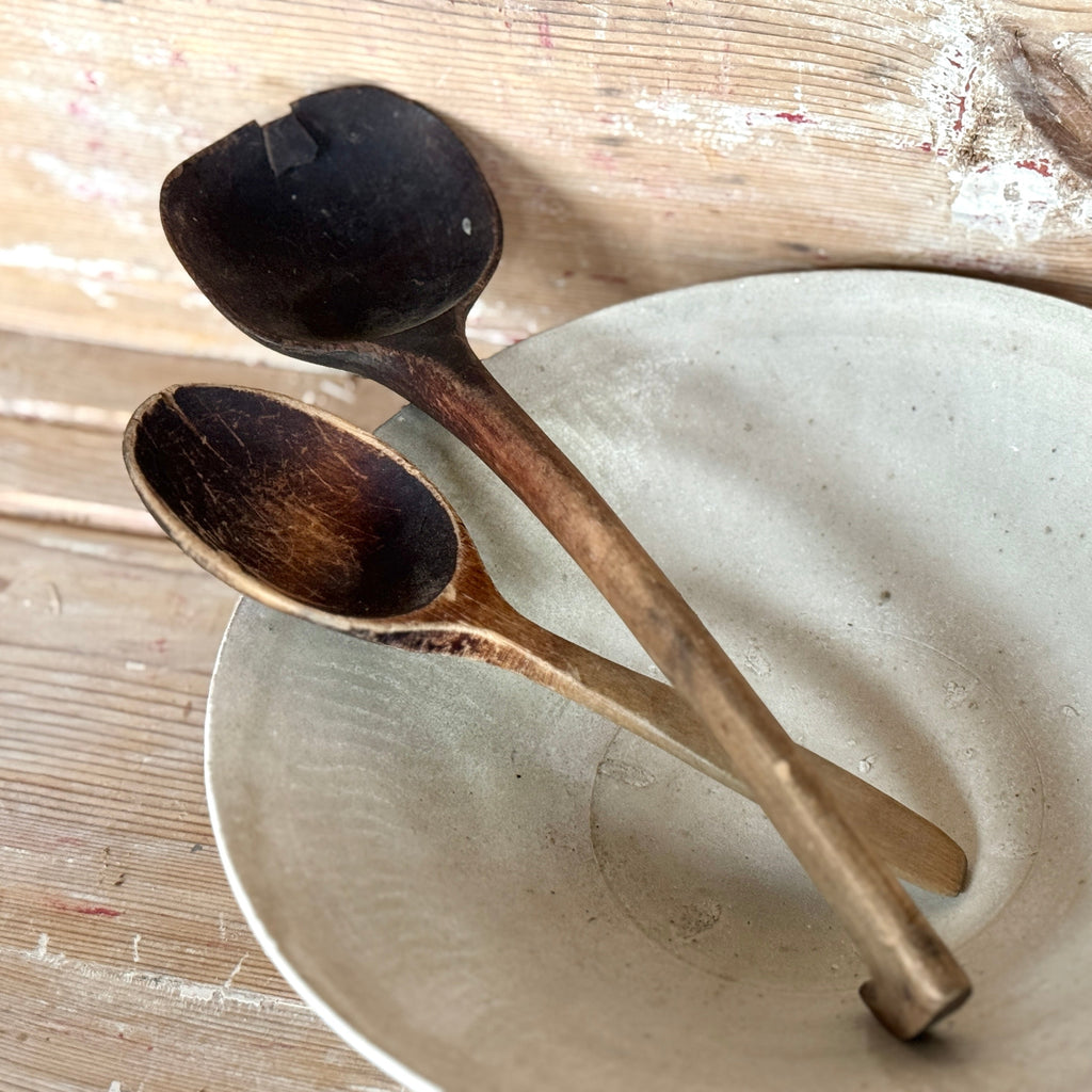 Paire de cuillères en bois anciennes