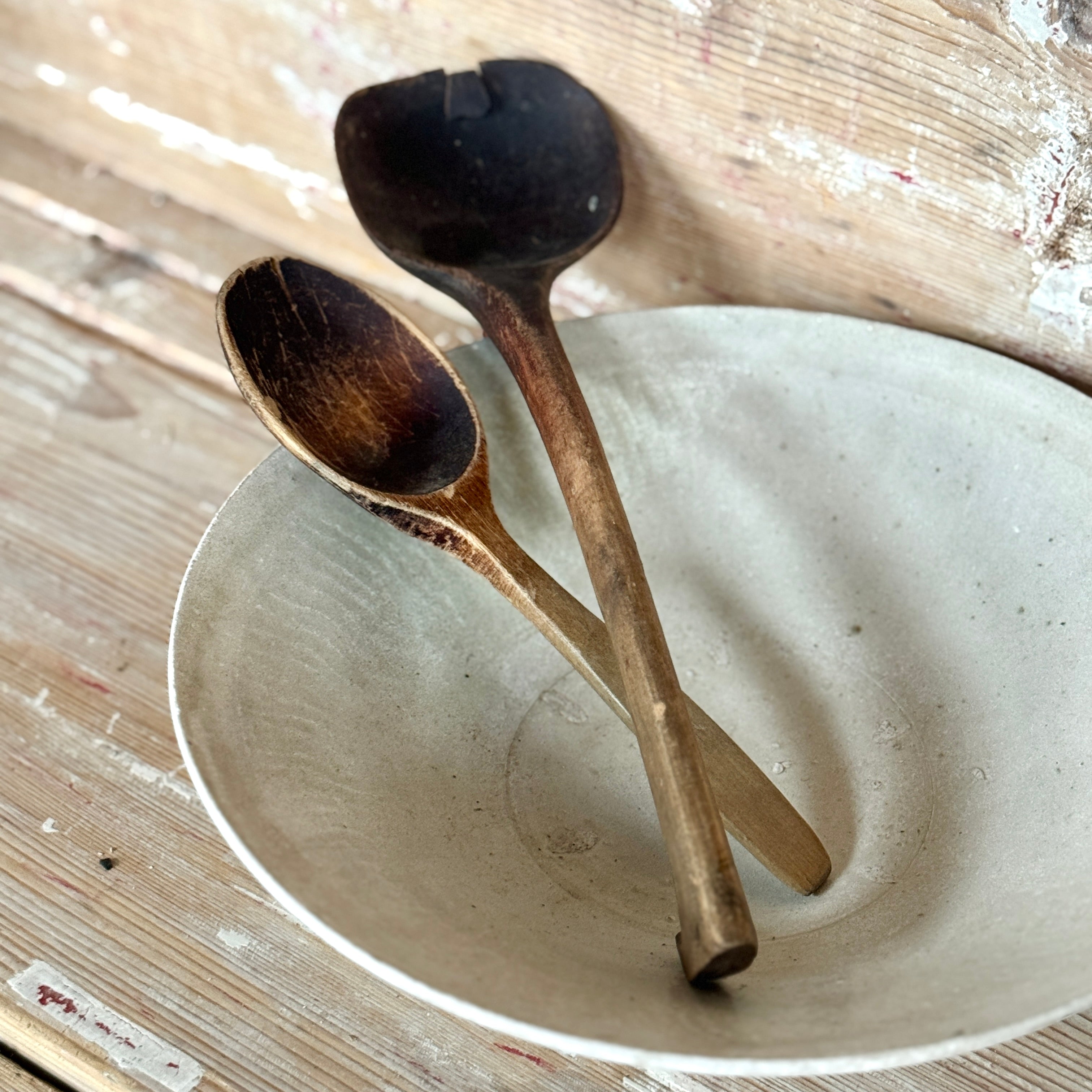Paire de cuillères en bois anciennes