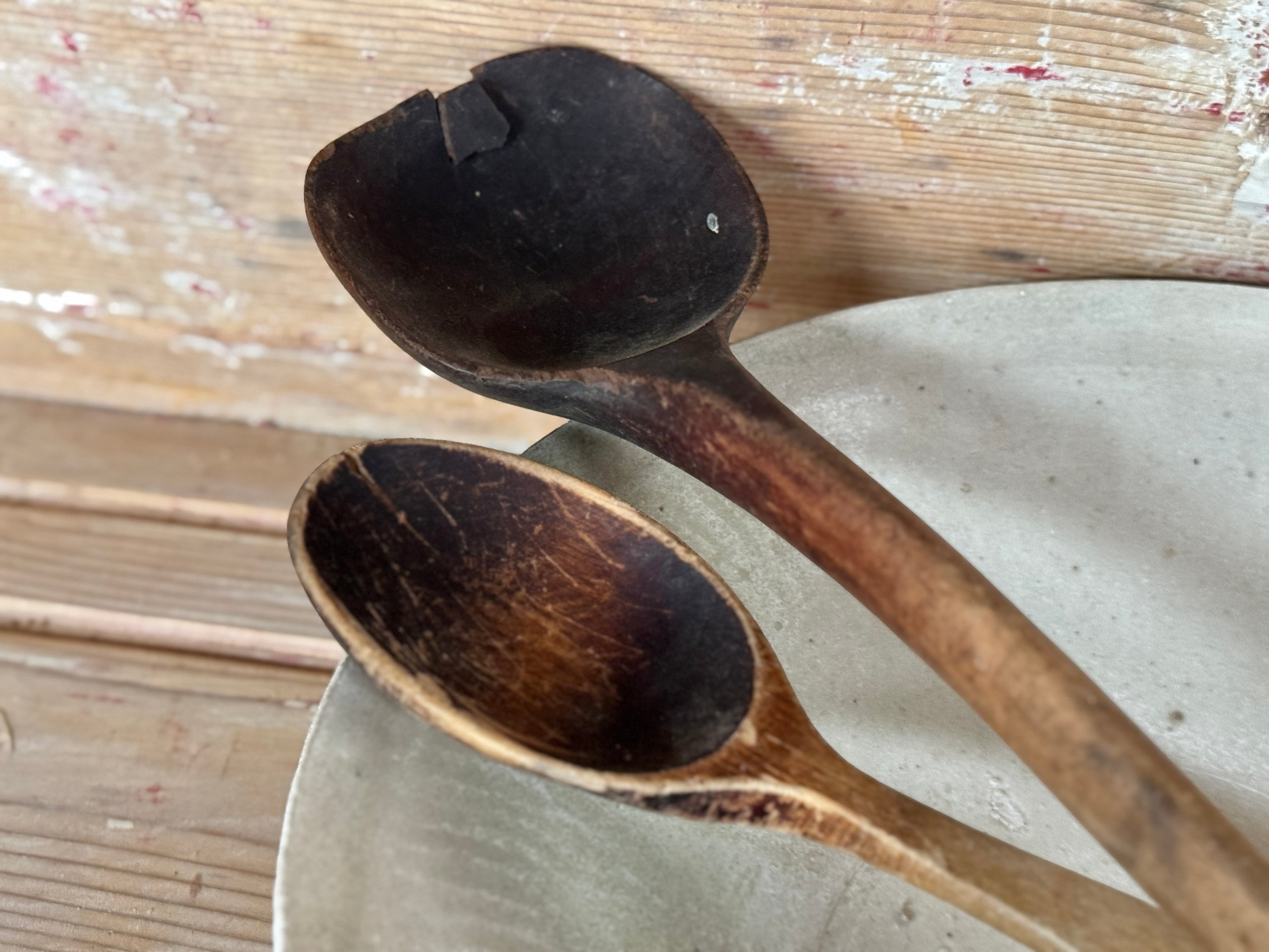Paire de cuillères en bois anciennes