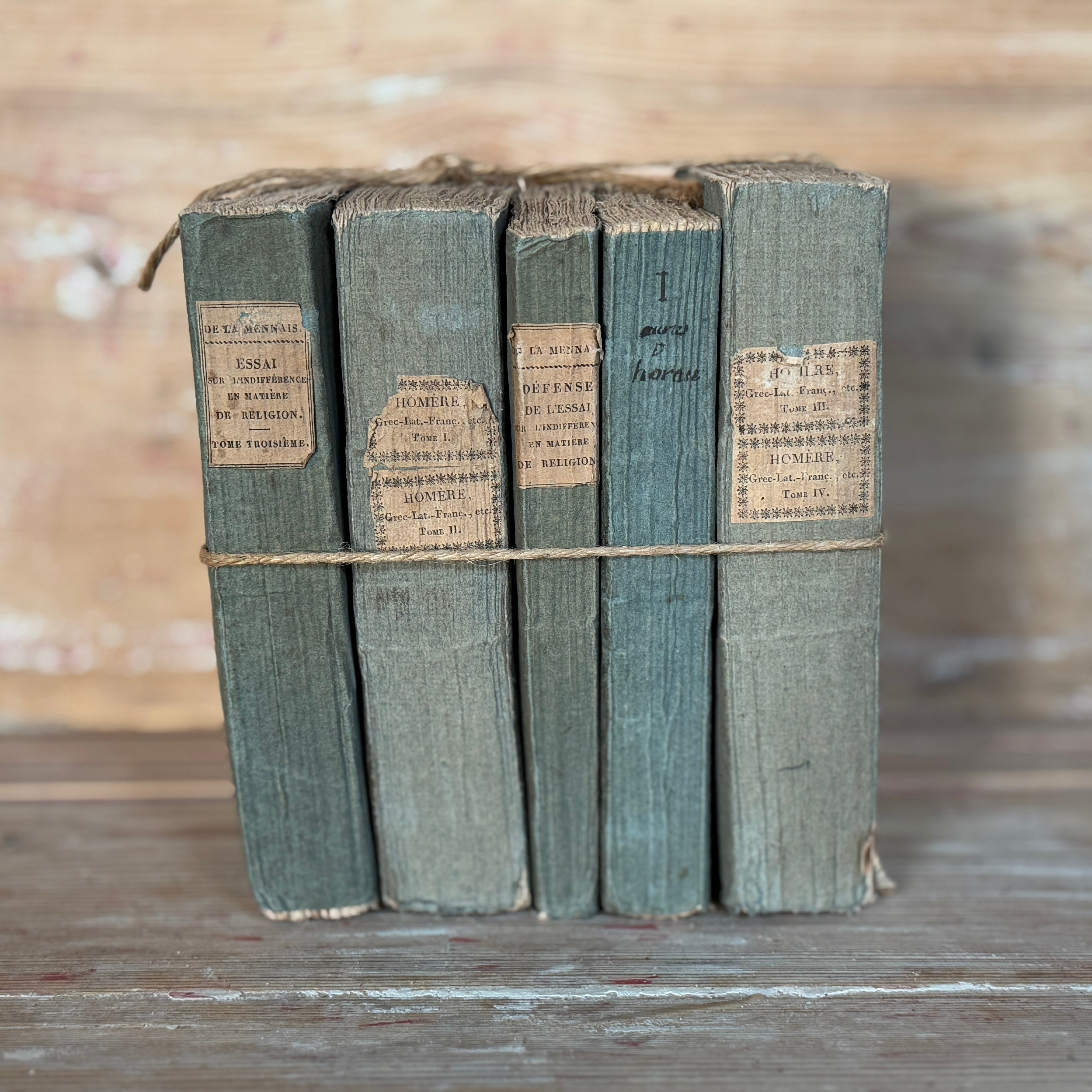 Ensemble de livres bleus panachés anciens