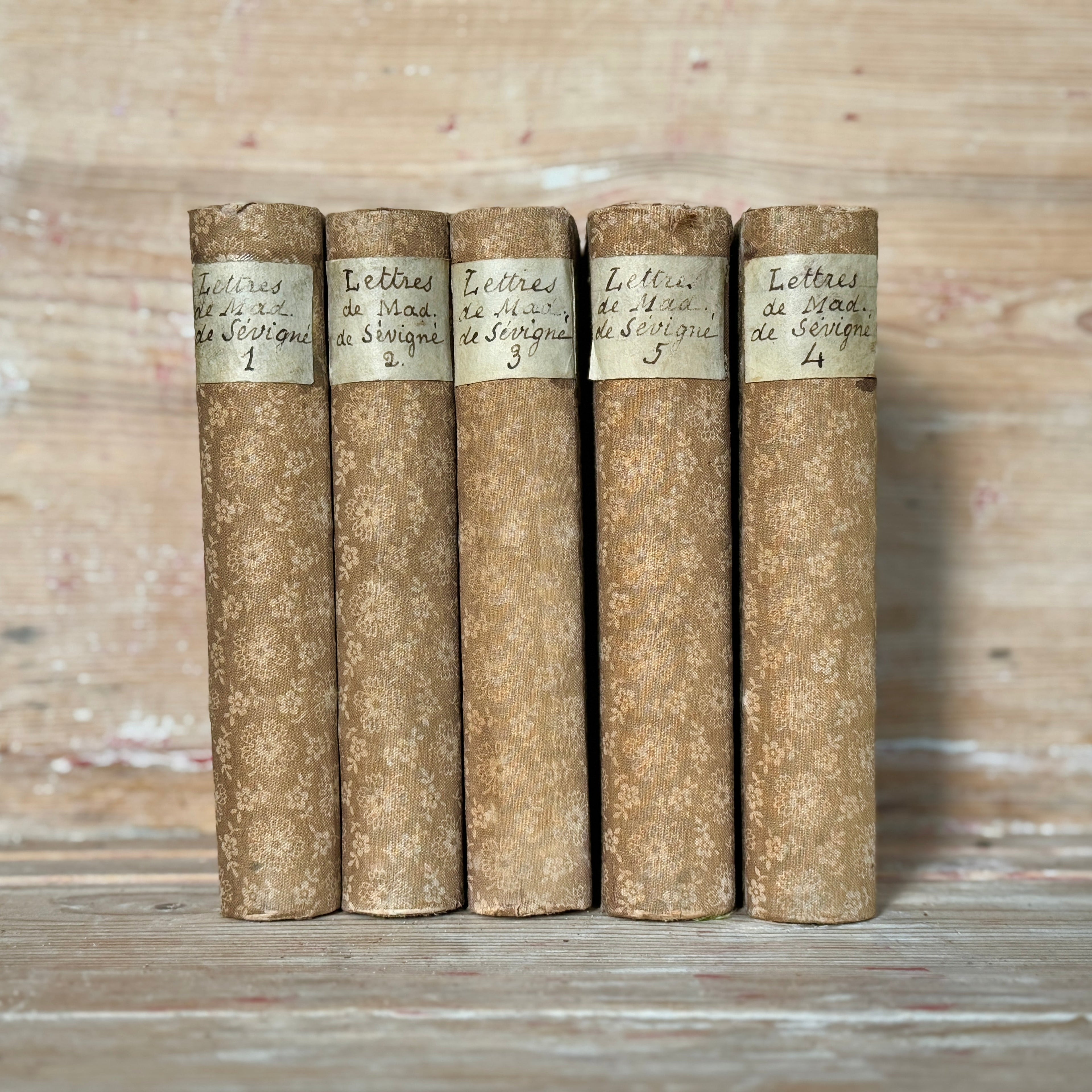 Livres anciens à motifs textiles, lot de 5