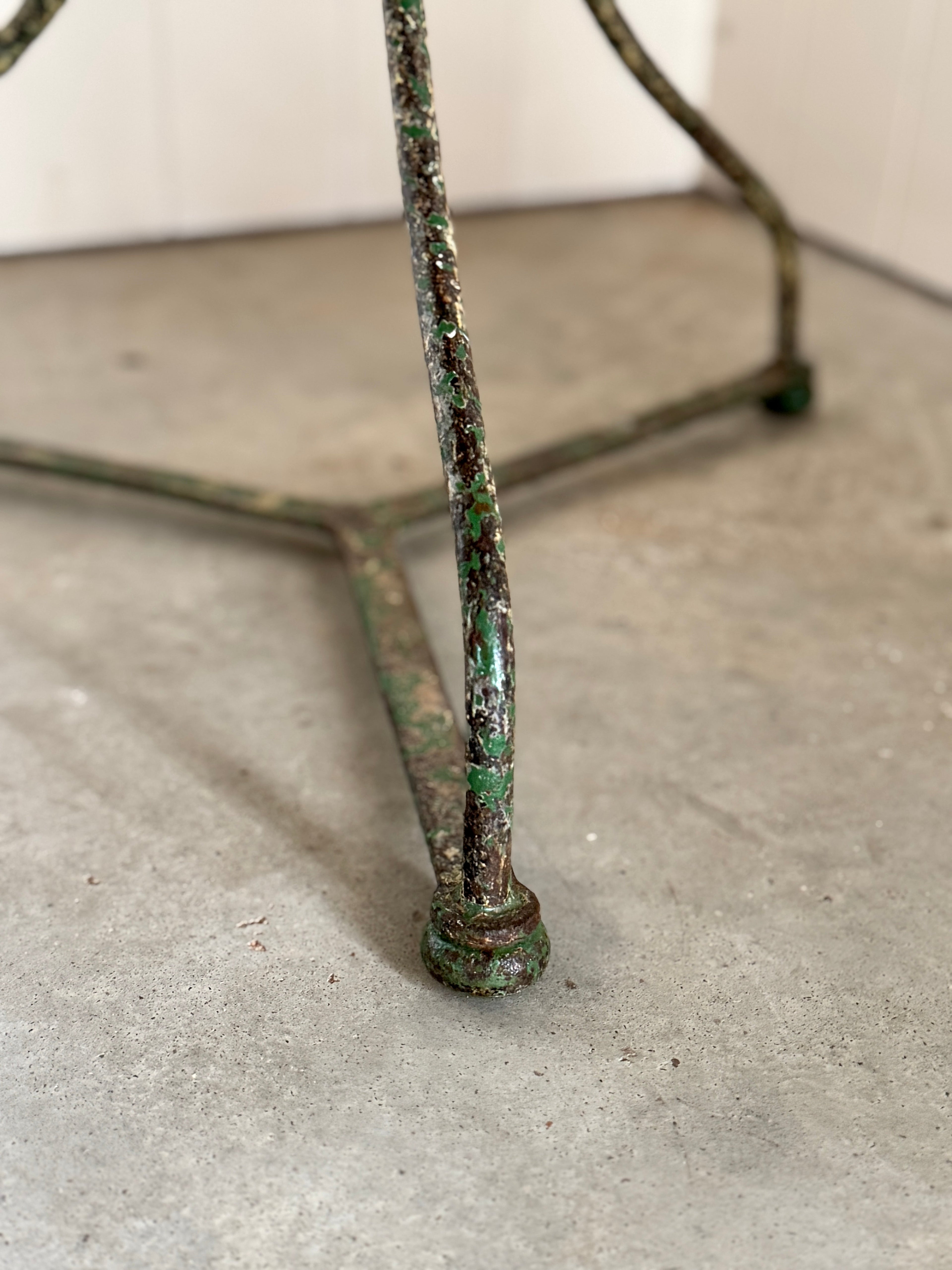 Table de bistrot française ancienne à patine vert émeraude