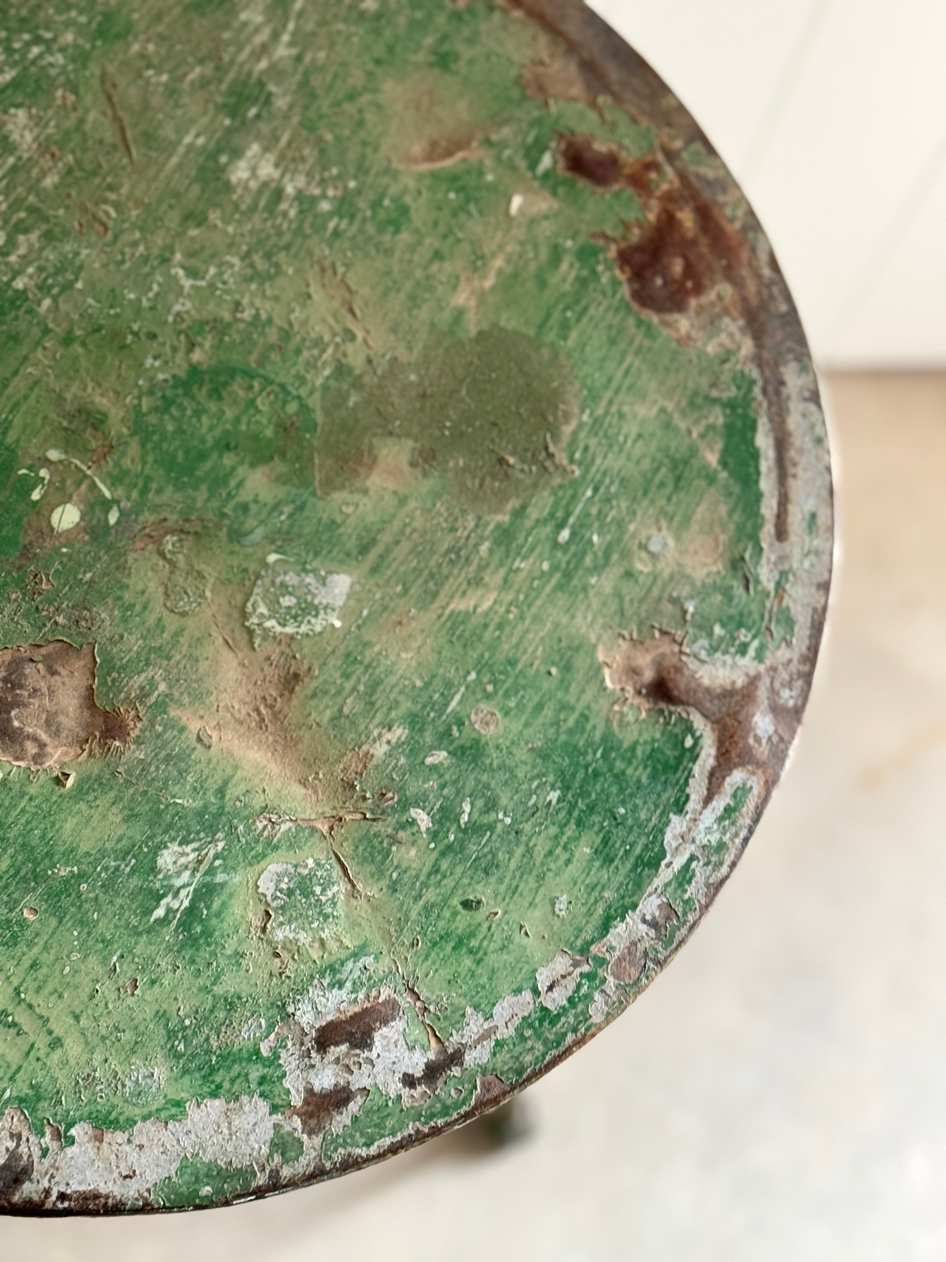 Table de bistrot française ancienne à patine vert émeraude