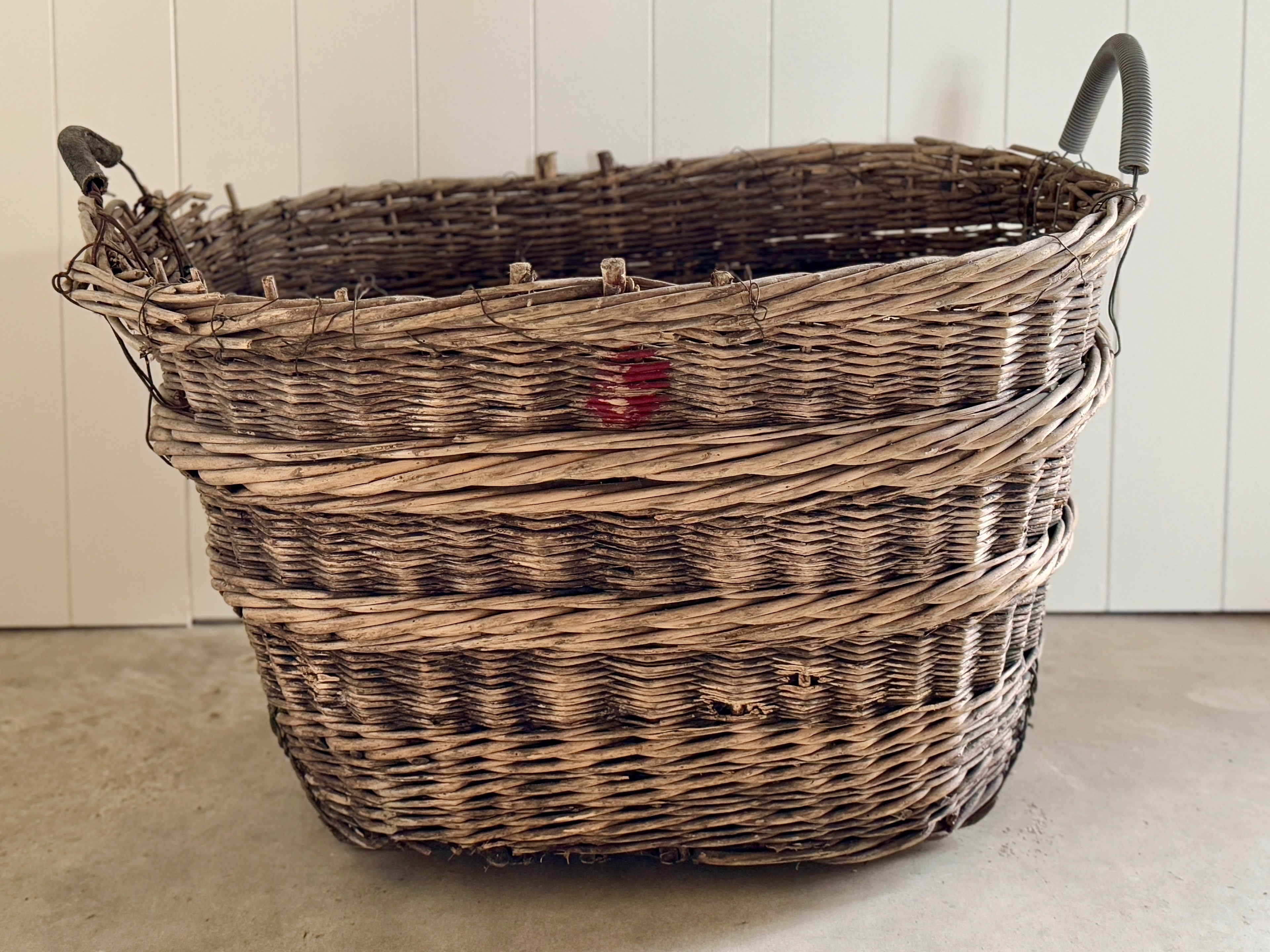 Panier de récolte européen antique