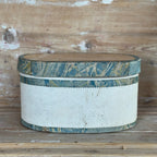 Boîte à chapeau italienne antique avec détails marbrés bleus