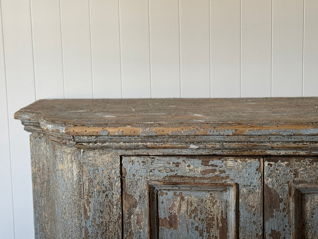 Superbe buffet de reproduction fabriqué à partir de bois toscan récupéré