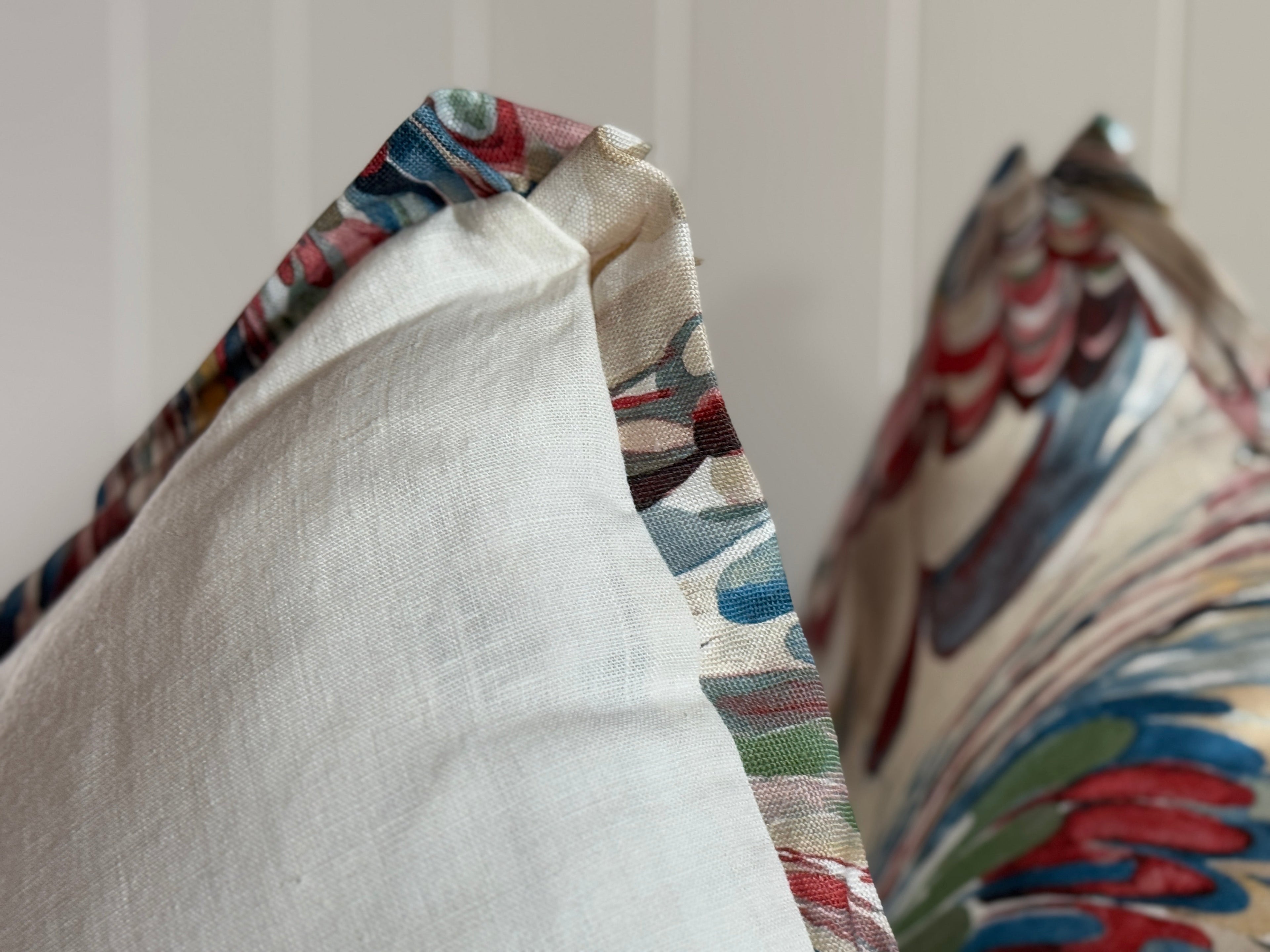 Housse de coussin en lin avec bordure marbrée
