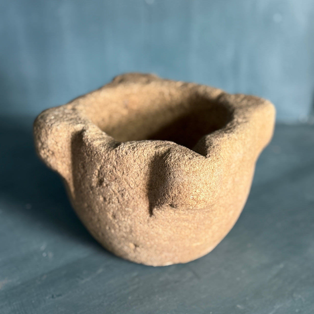 Mortier antique en pierre calcaire française