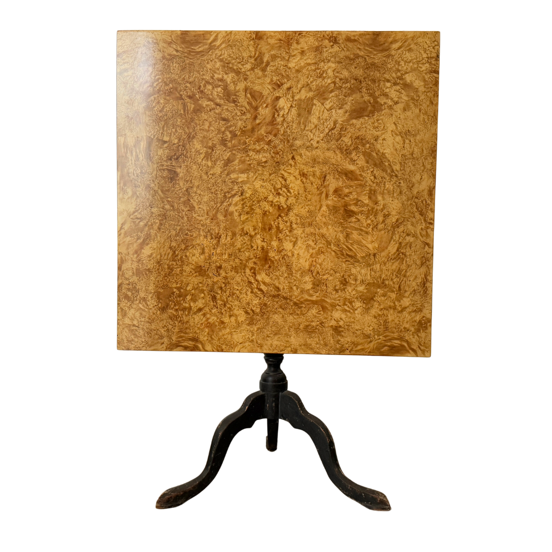 Table suédoise antique à plateau basculant en racine d'aulne blanchie, vers 1920