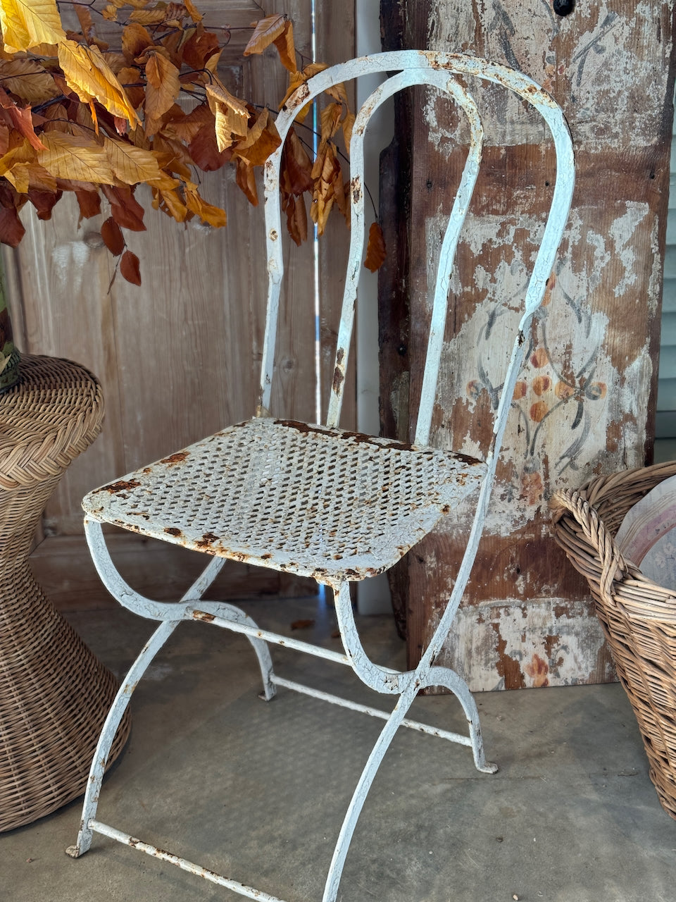Paire de chaises de jardin pliantes Napoléon III à patine vieillie