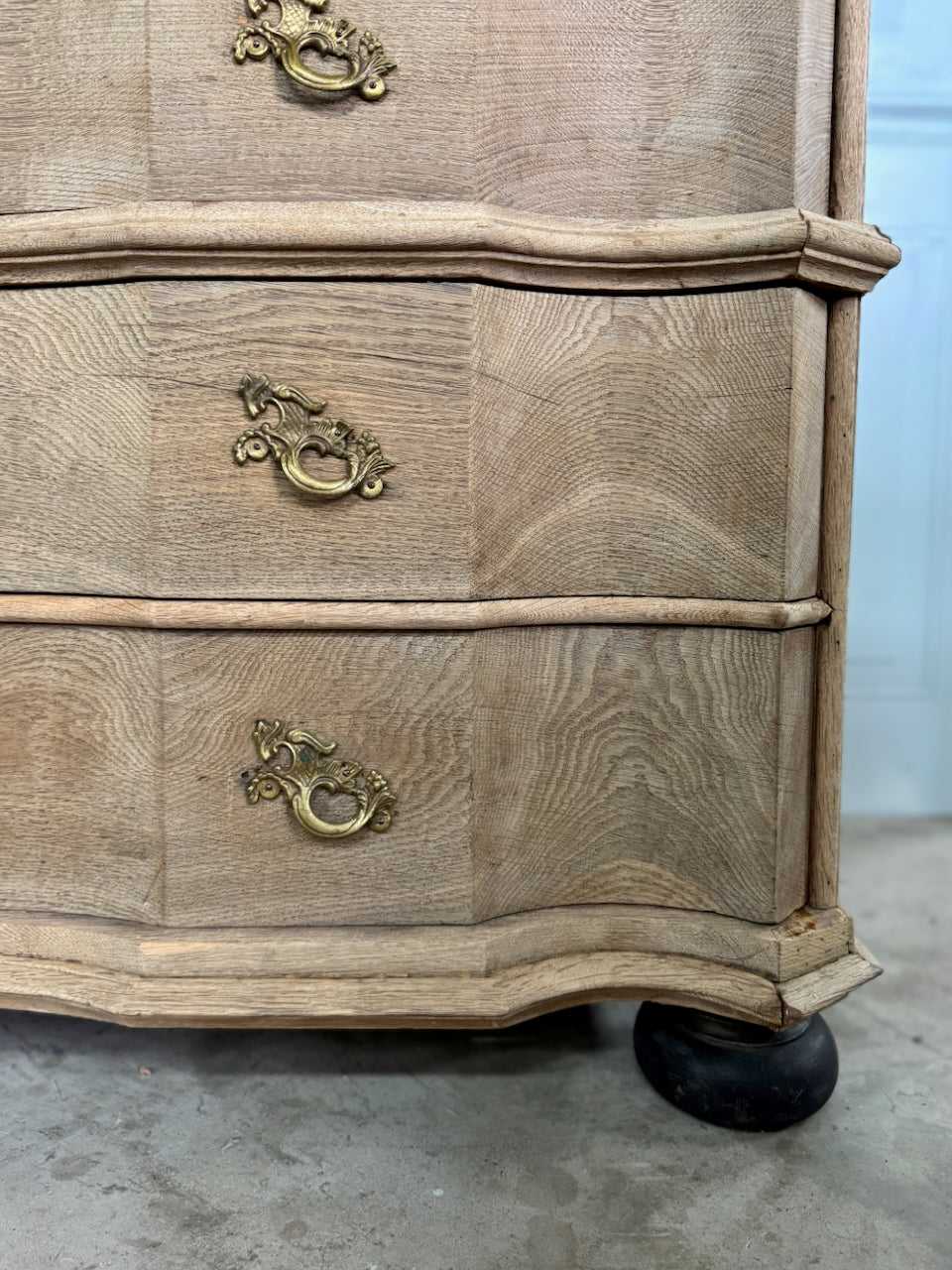 Commode danoise en chêne blanchi, vers 1800-1850