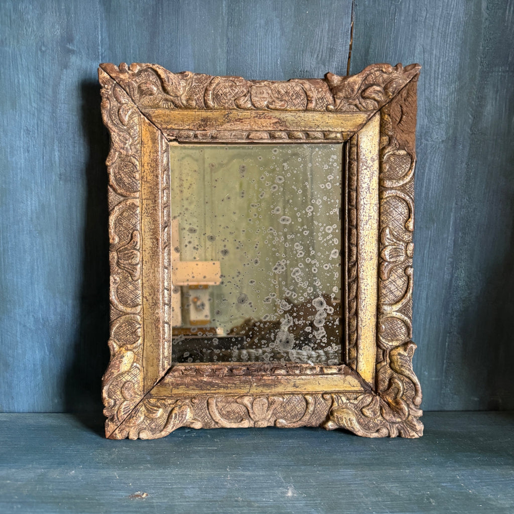 Cadre doré sculpté à la main du XVIIIe siècle avec miroir neuf